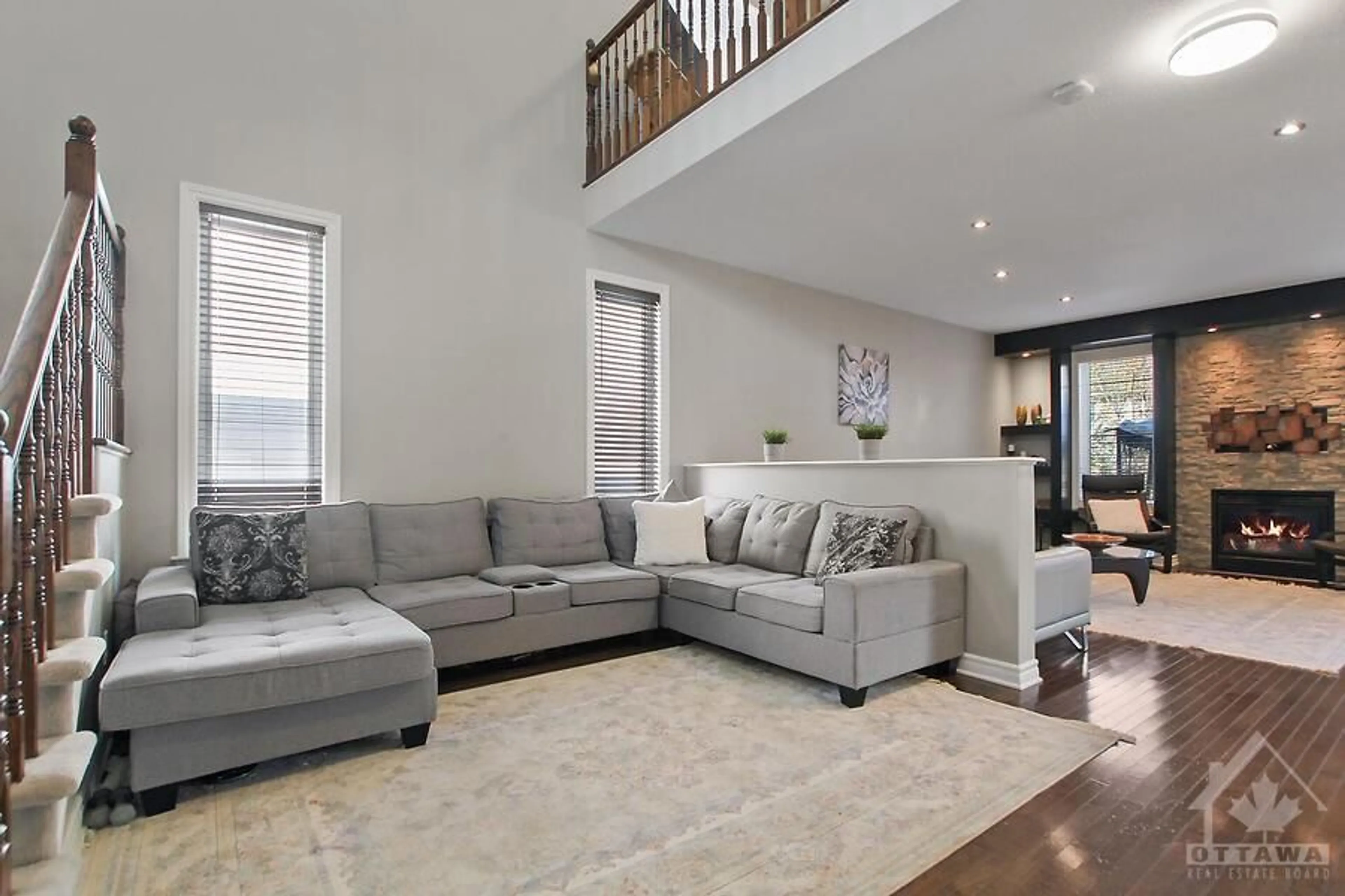 Living room, wood floors for 656 NETLEY Cir, Ottawa Ontario K1T 0A4