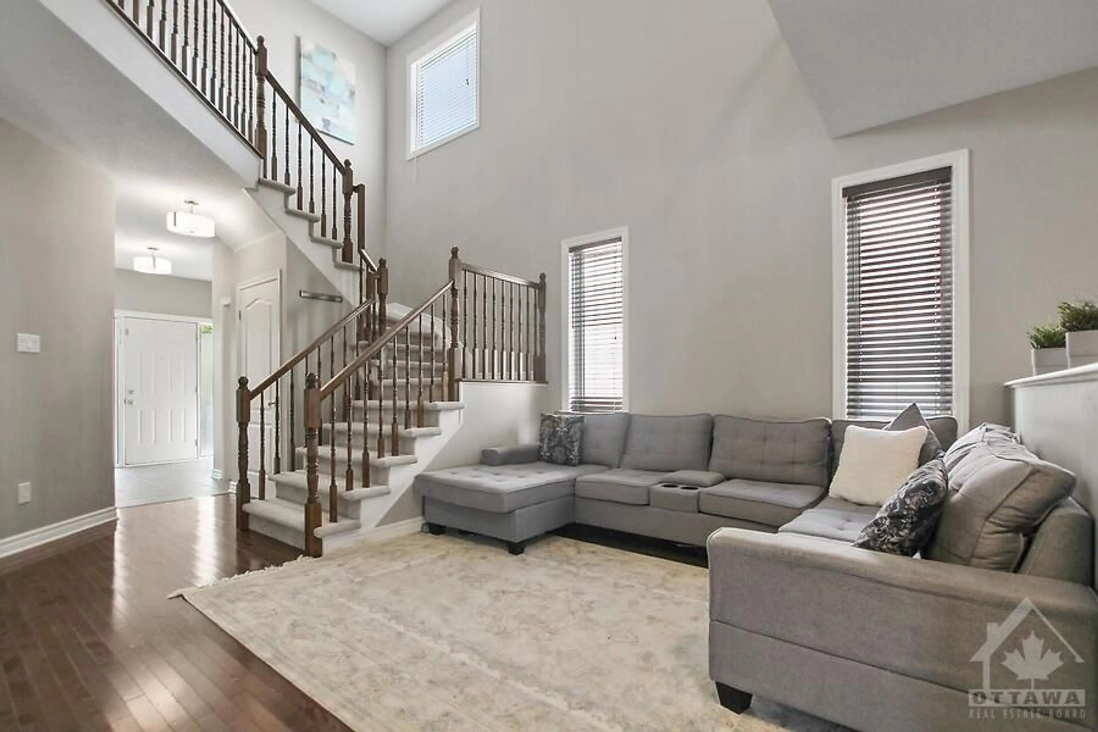 Living room, wood floors for 656 NETLEY Cir, Ottawa Ontario K1T 0A4