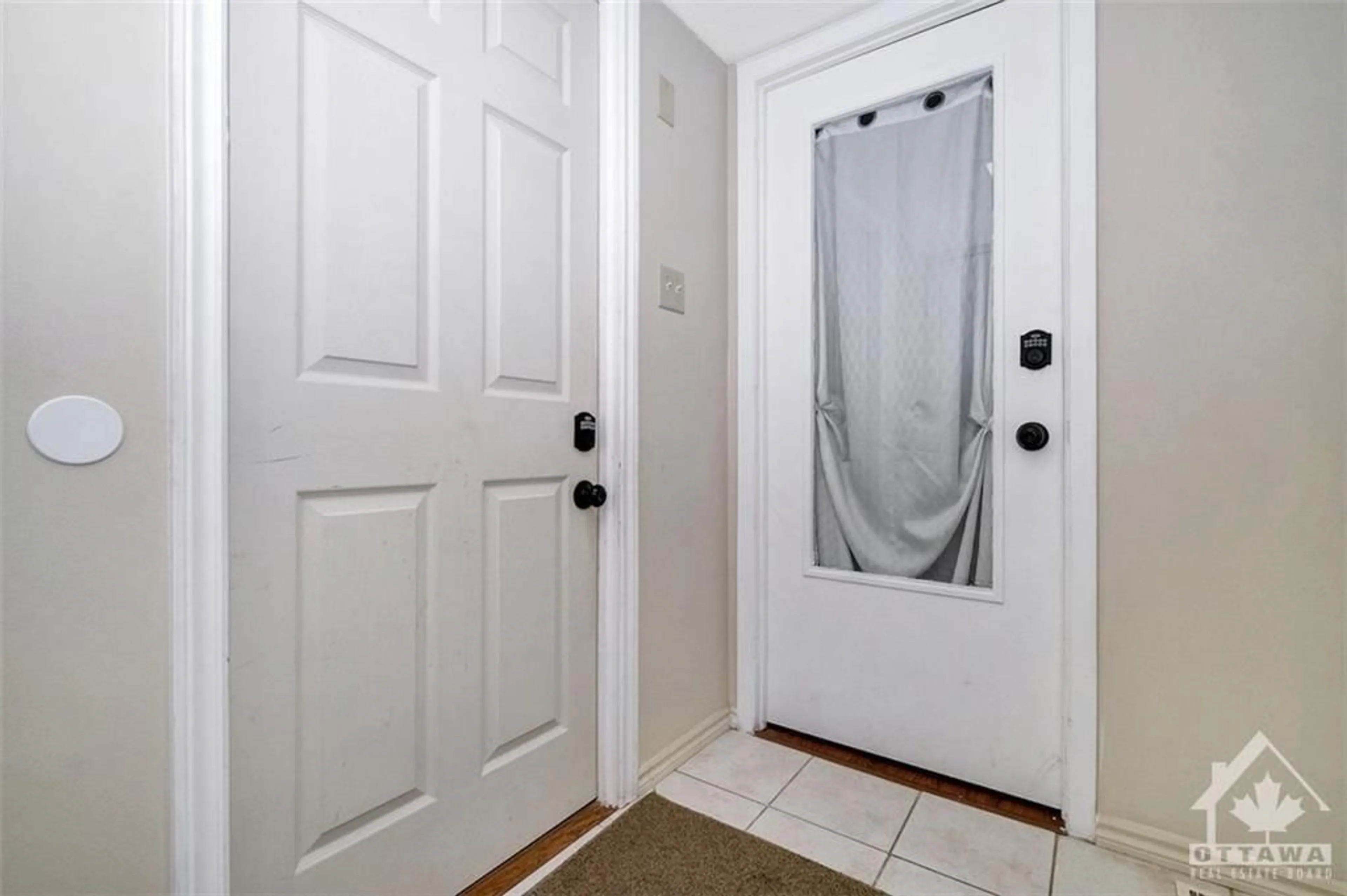 Indoor entryway, wood floors for 1086 CHATEAU Cres, Orleans Ontario K1C 2E1