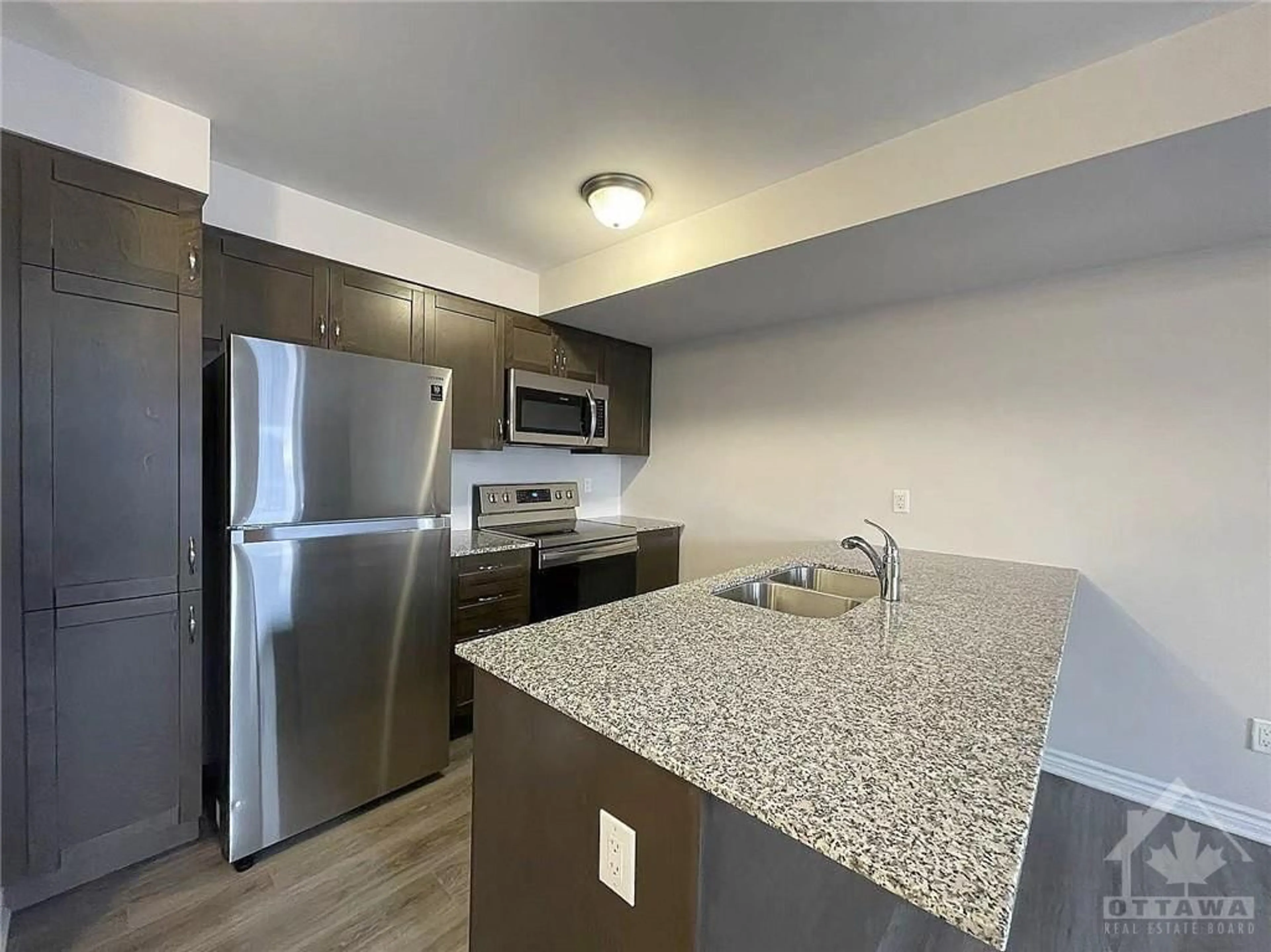 Standard kitchen for 114 WALLEYE Pvt, Nepean Ontario K2J 6L3