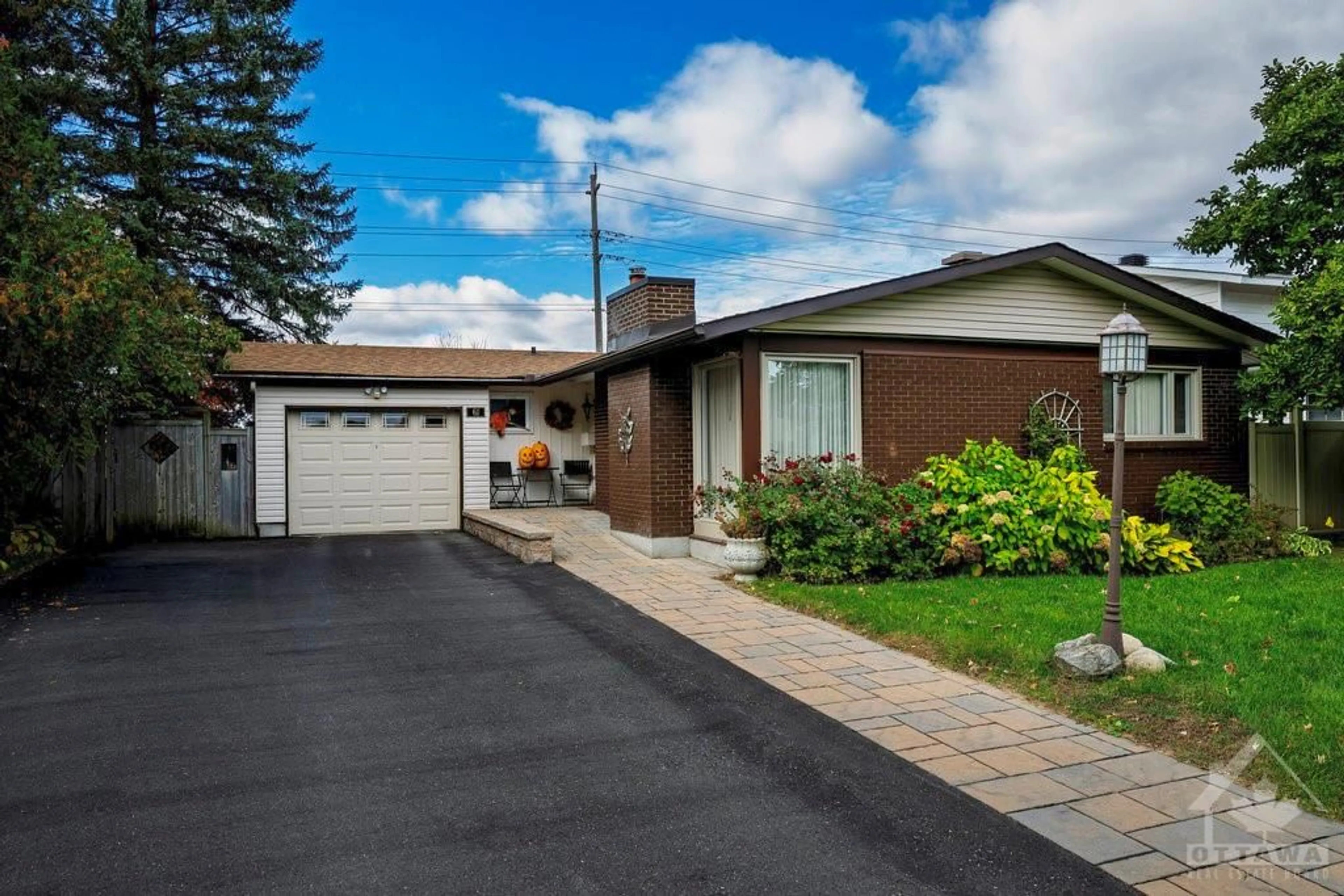 Frontside or backside of a home, cottage for 61 BIRCHVIEW Rd, Ottawa Ontario K2G 3G3