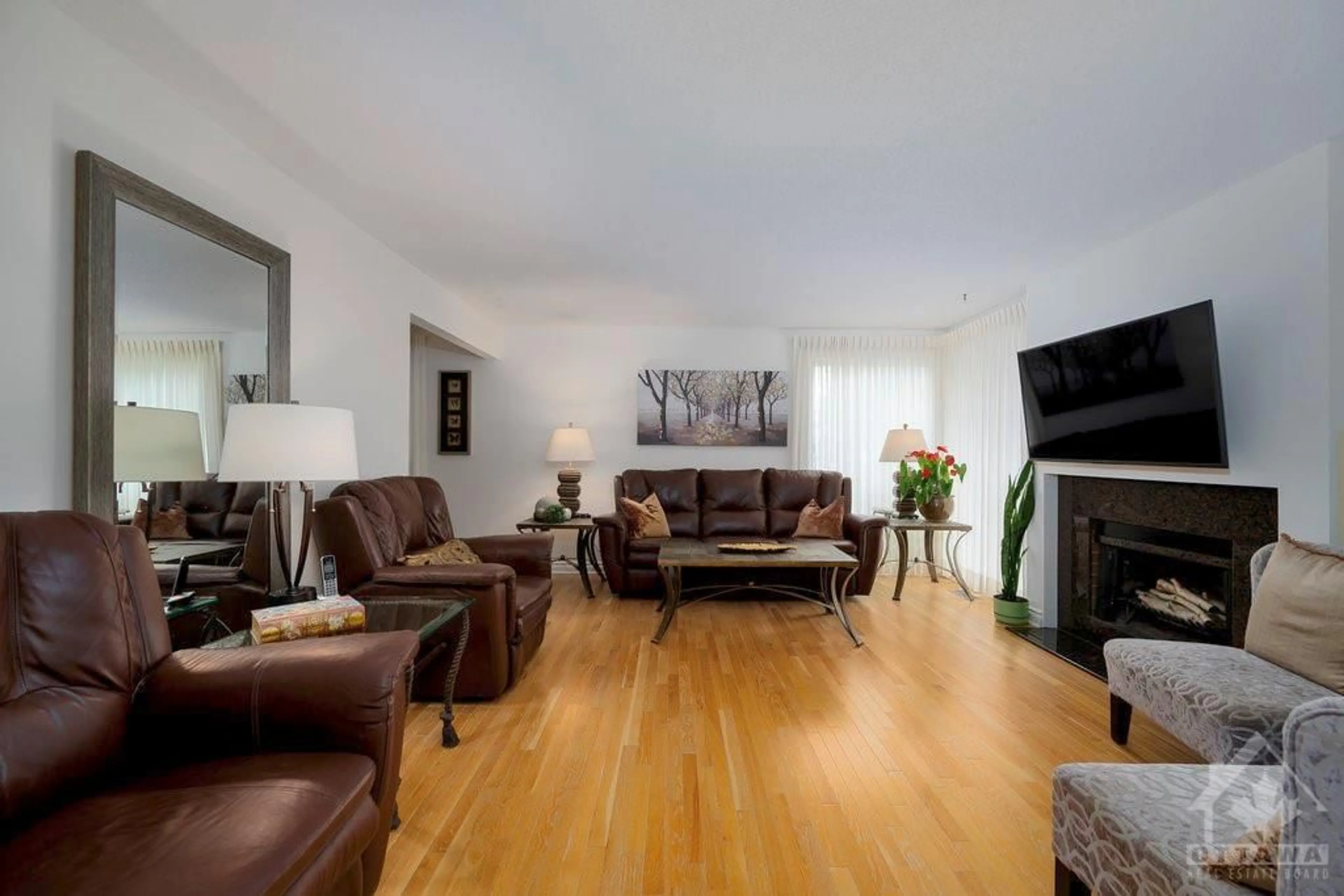 Living room, wood floors for 61 BIRCHVIEW Rd, Ottawa Ontario K2G 3G3