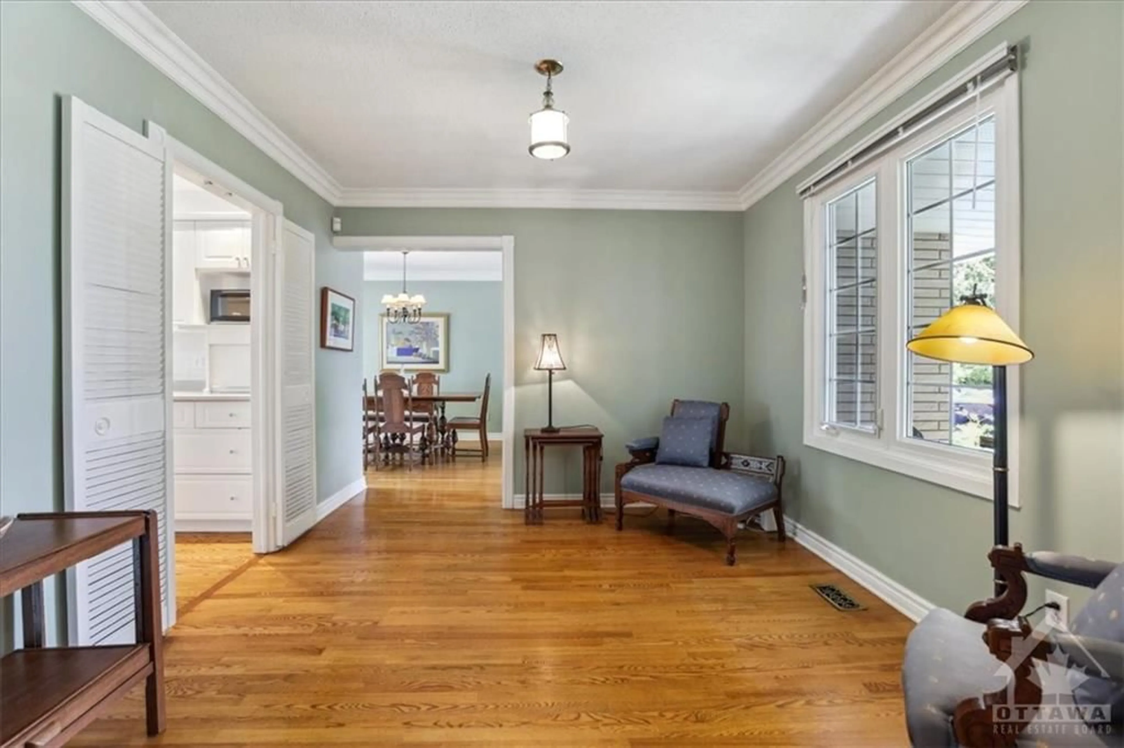 Indoor entryway, wood floors for 1911 ILLINOIS Ave, Ottawa Ontario K1H 6W5