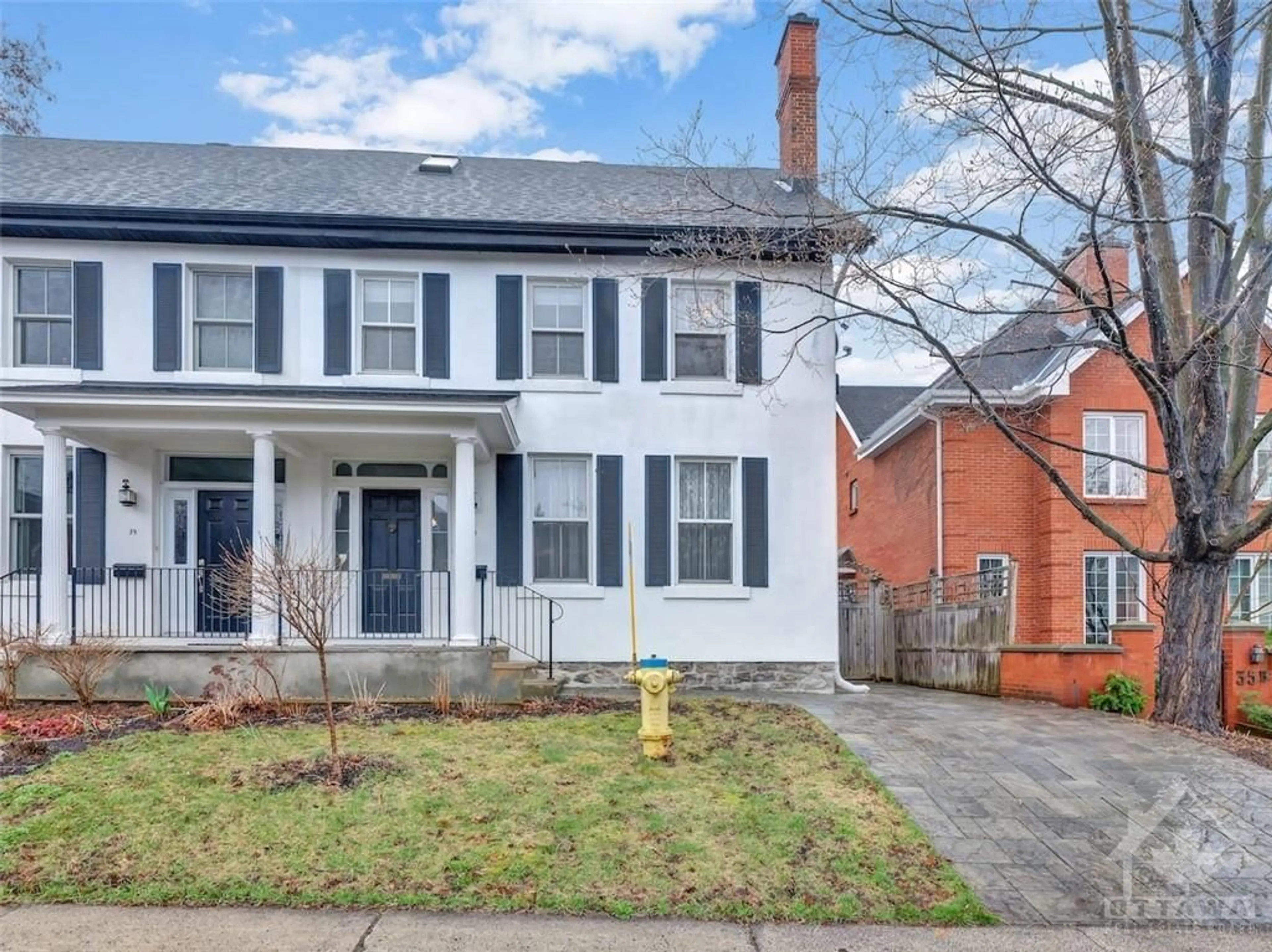 Frontside or backside of a home, the street view for 37 CHARLES St, Ottawa Ontario K1M 1R3