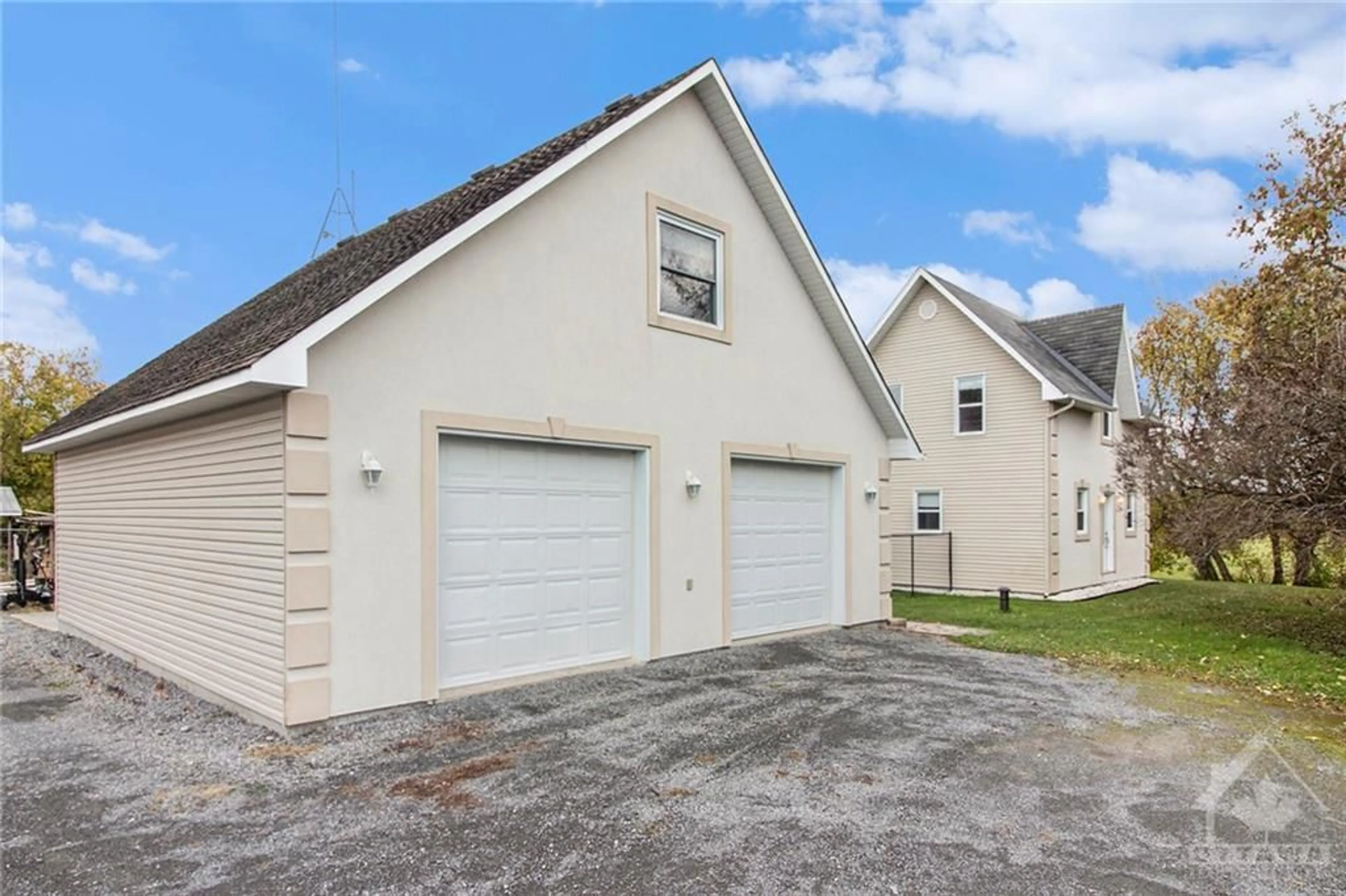 Indoor garage, cement floor for 1991 FINCH-WINCHESTER BOUNDARY Rd, Chesterville Ontario K0C 1H0