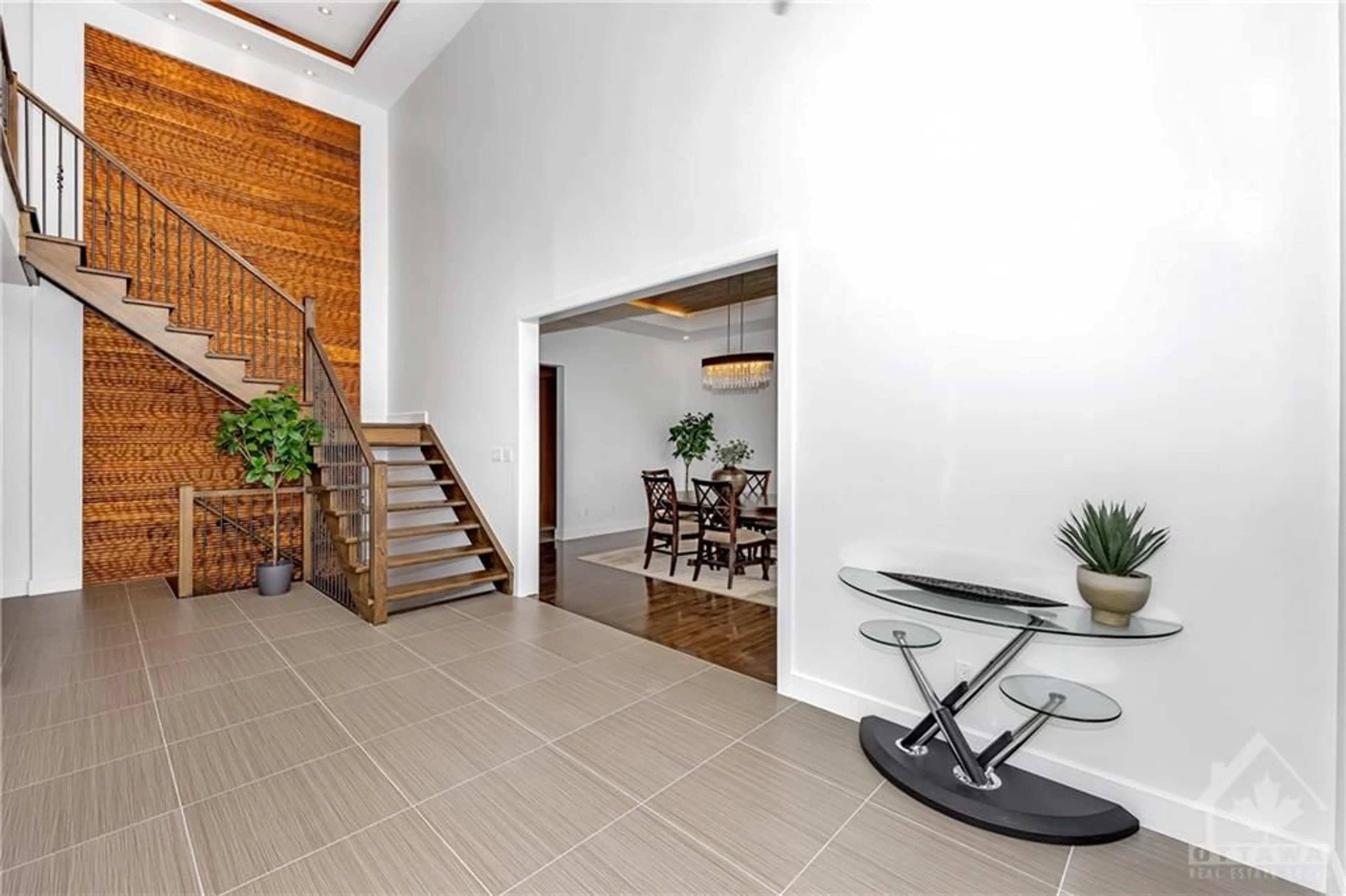 Indoor foyer, wood floors for 1282 JESTER Crt, Manotick Ontario K4M 0A2