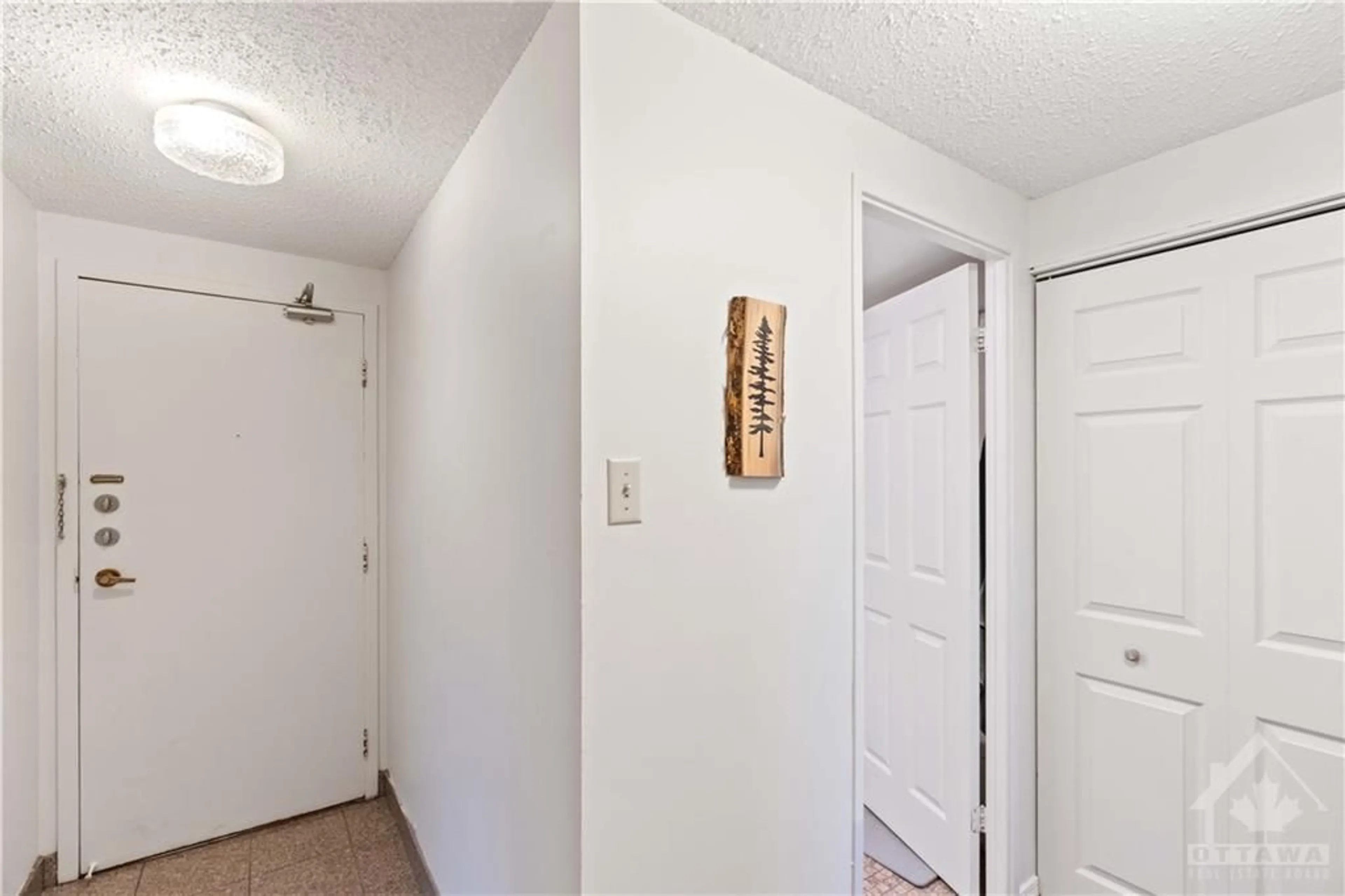 Indoor entryway, unknown floor for 530 LAURIER Ave #1902, Ottawa Ontario K1R 7T1