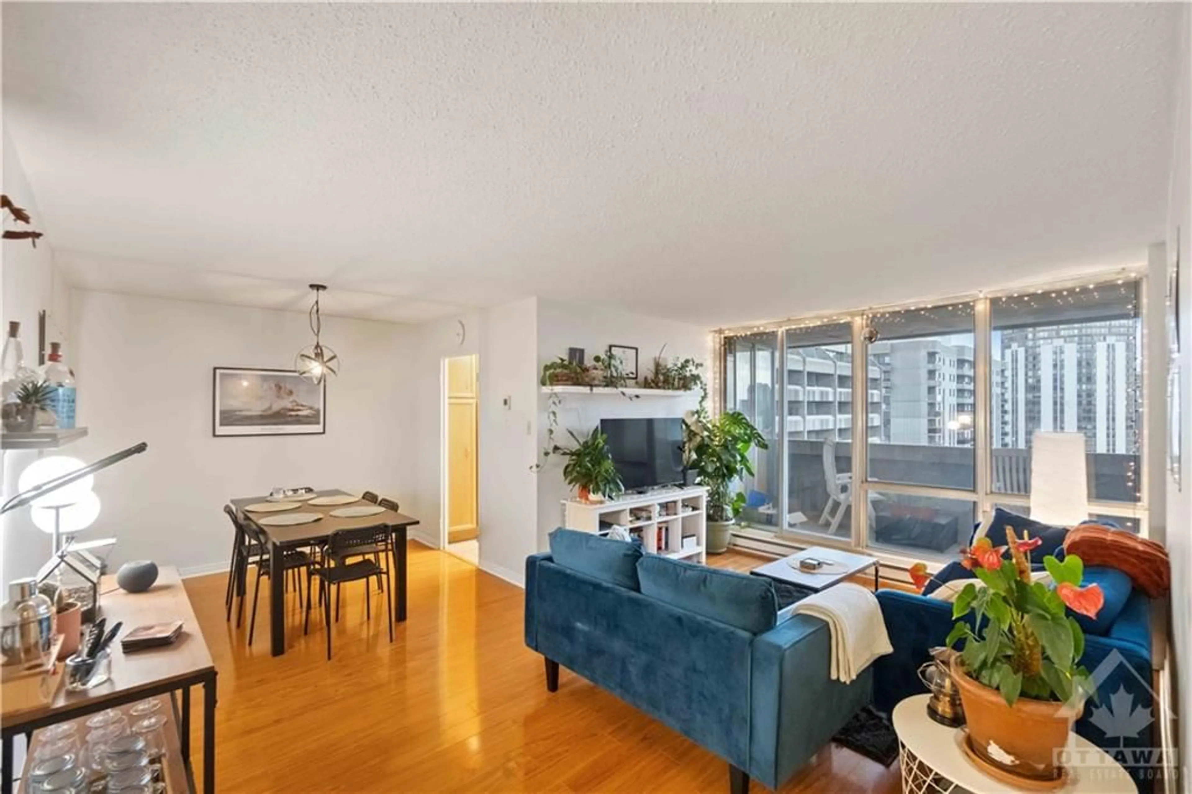 Living room, wood floors for 530 LAURIER Ave #1902, Ottawa Ontario K1R 7T1