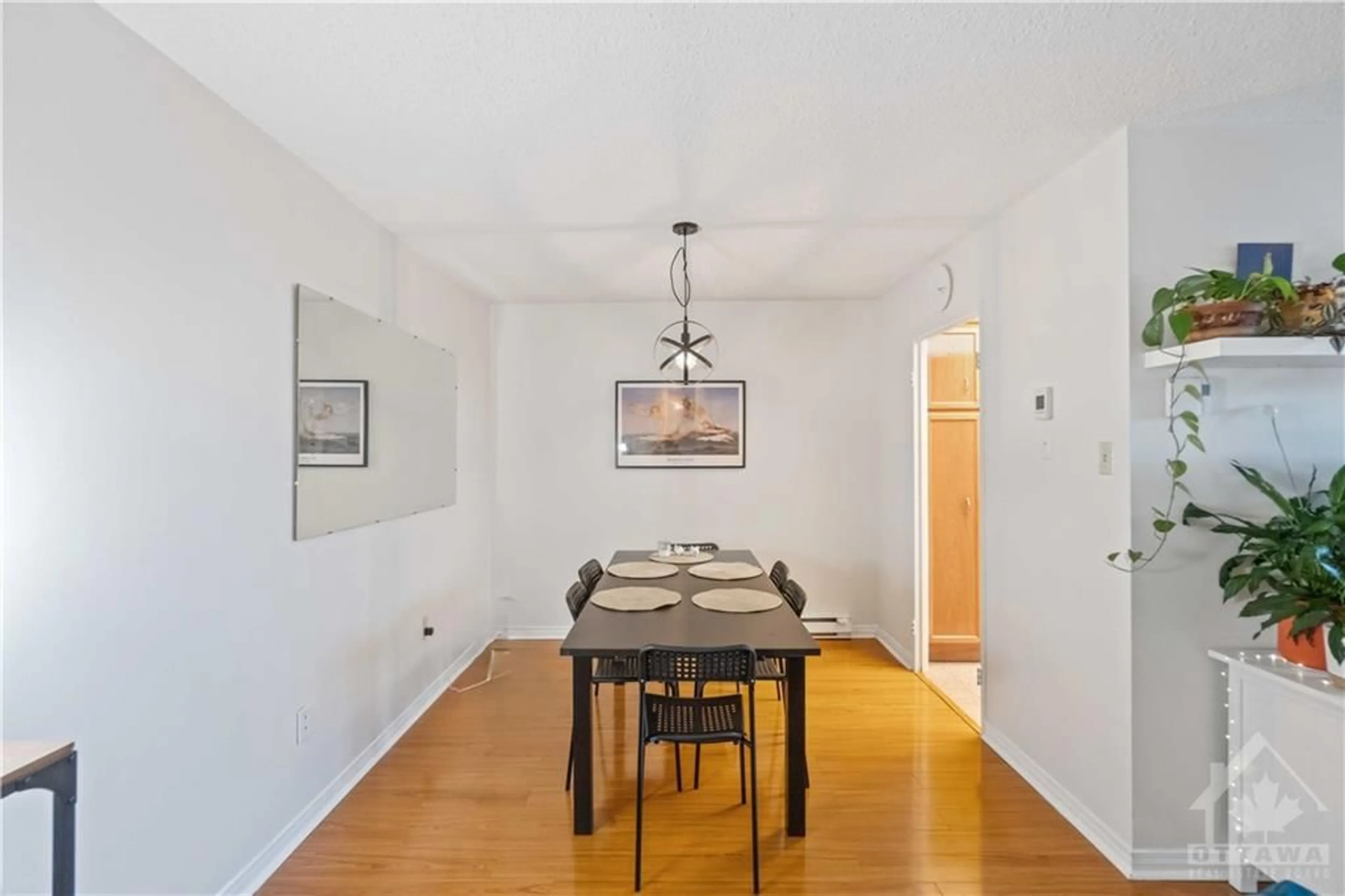 Dining room, wood floors, cottage for 530 LAURIER Ave #1902, Ottawa Ontario K1R 7T1