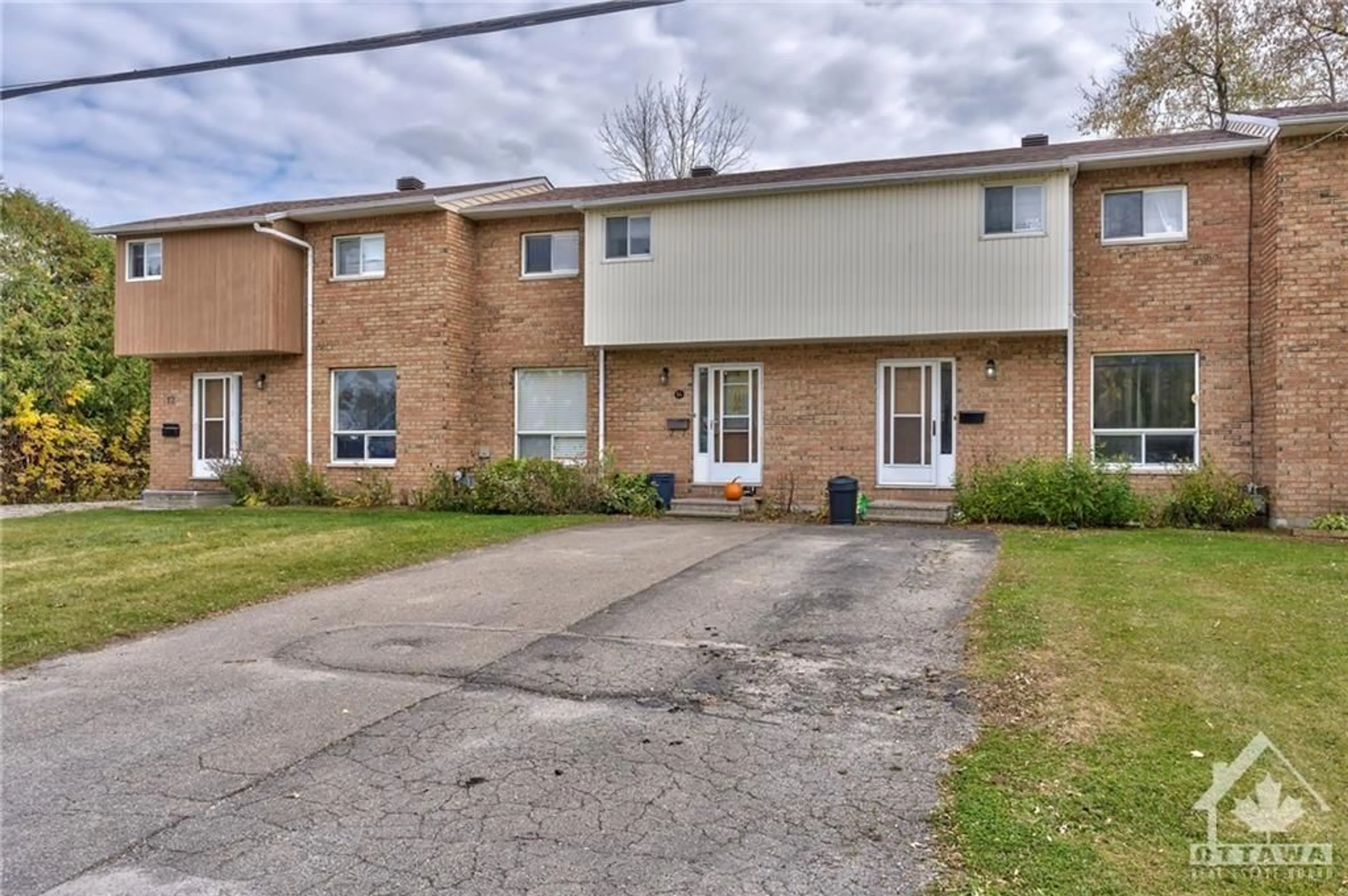 A pic from exterior of the house or condo, the street view for 12,14,16 CRAIG St, Perth Ontario K7H 3K1