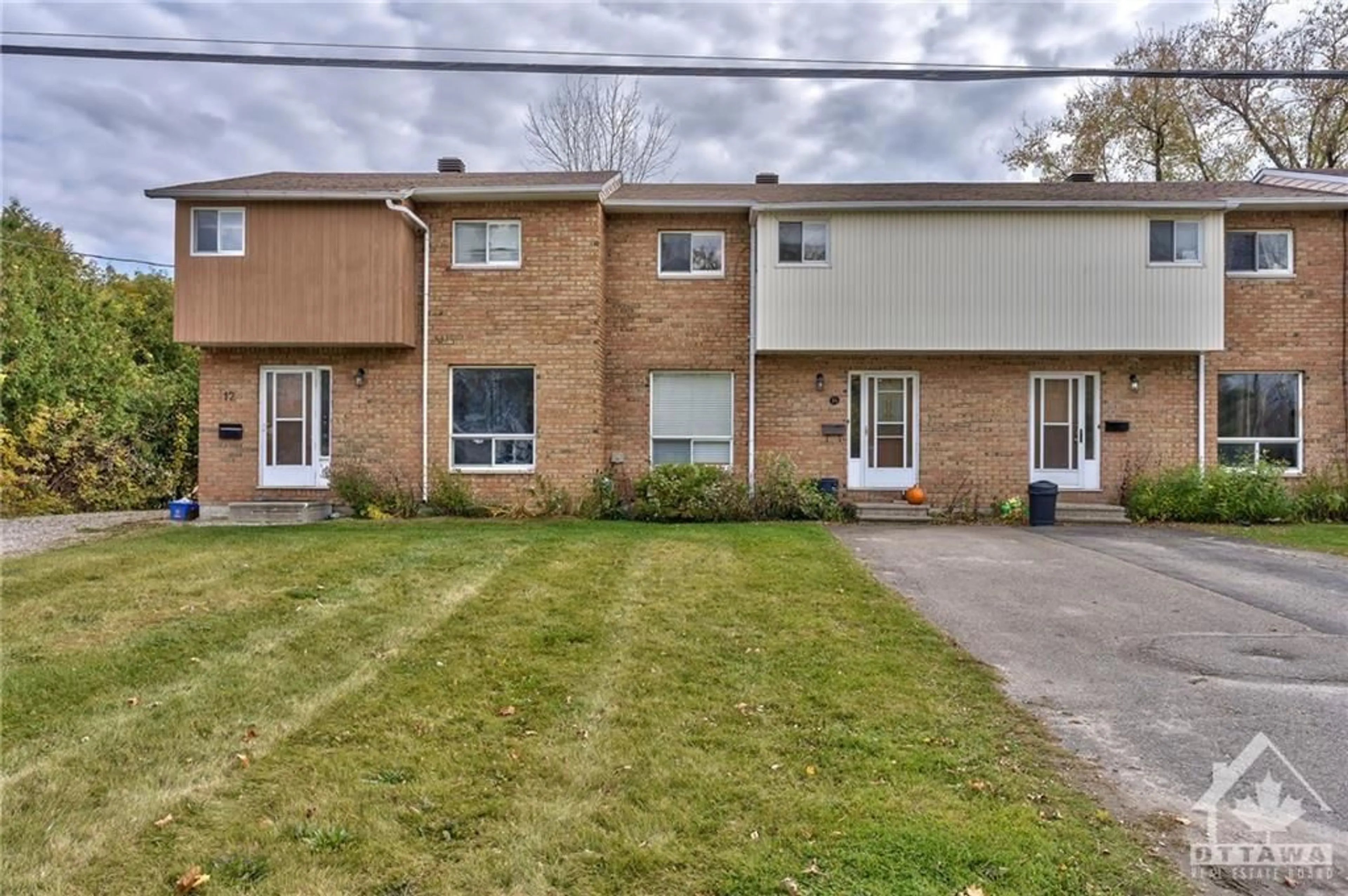 A pic from exterior of the house or condo, the street view for 12,14,16 CRAIG St, Perth Ontario K7H 3K1