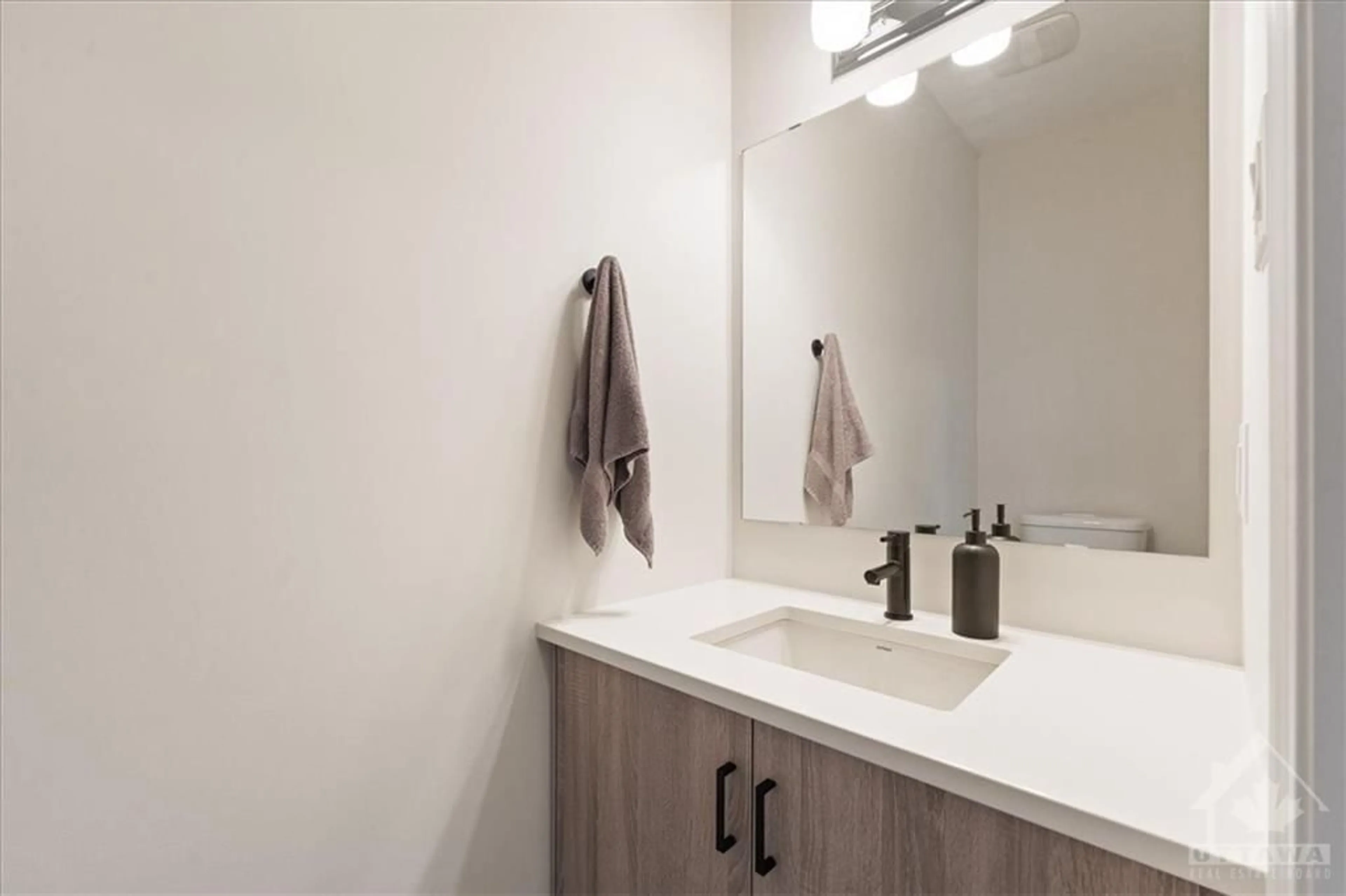 Bathroom, wood floors for 1060 KIJIK Cres, Ottawa Ontario K1X 0H1