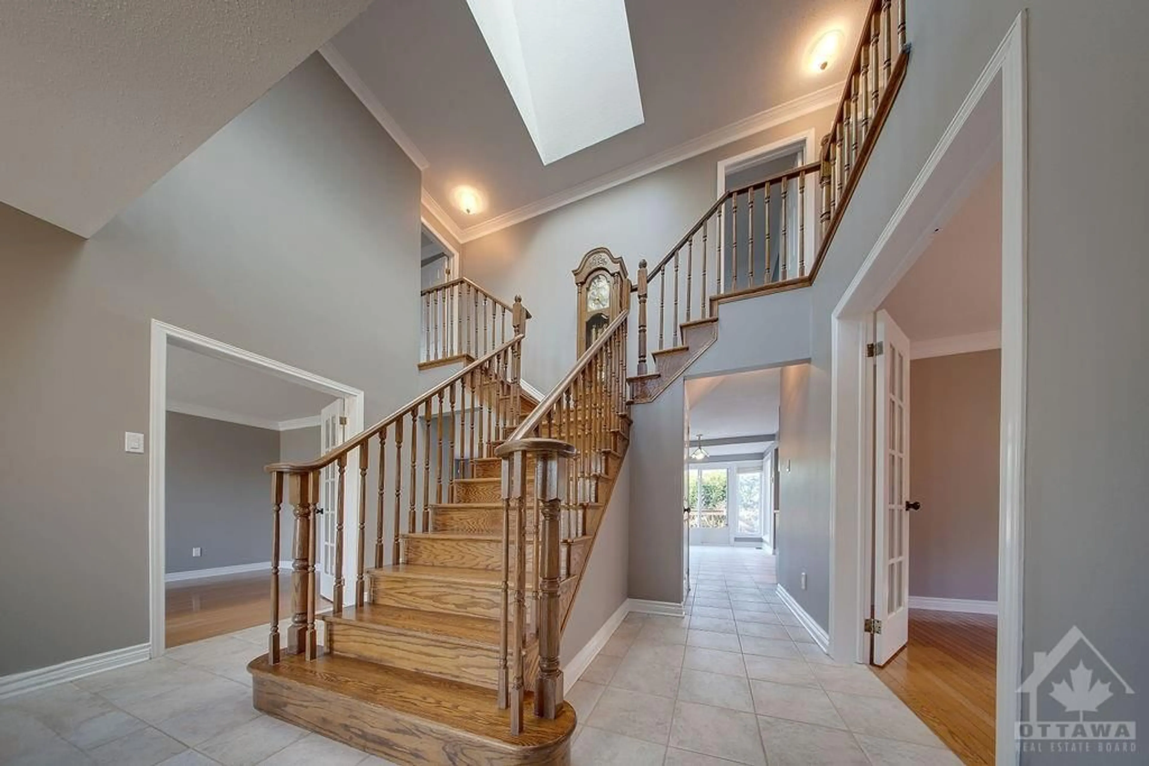 Indoor foyer, wood floors for 1410 BOURCIER Dr, Ottawa Ontario K1E 3K9