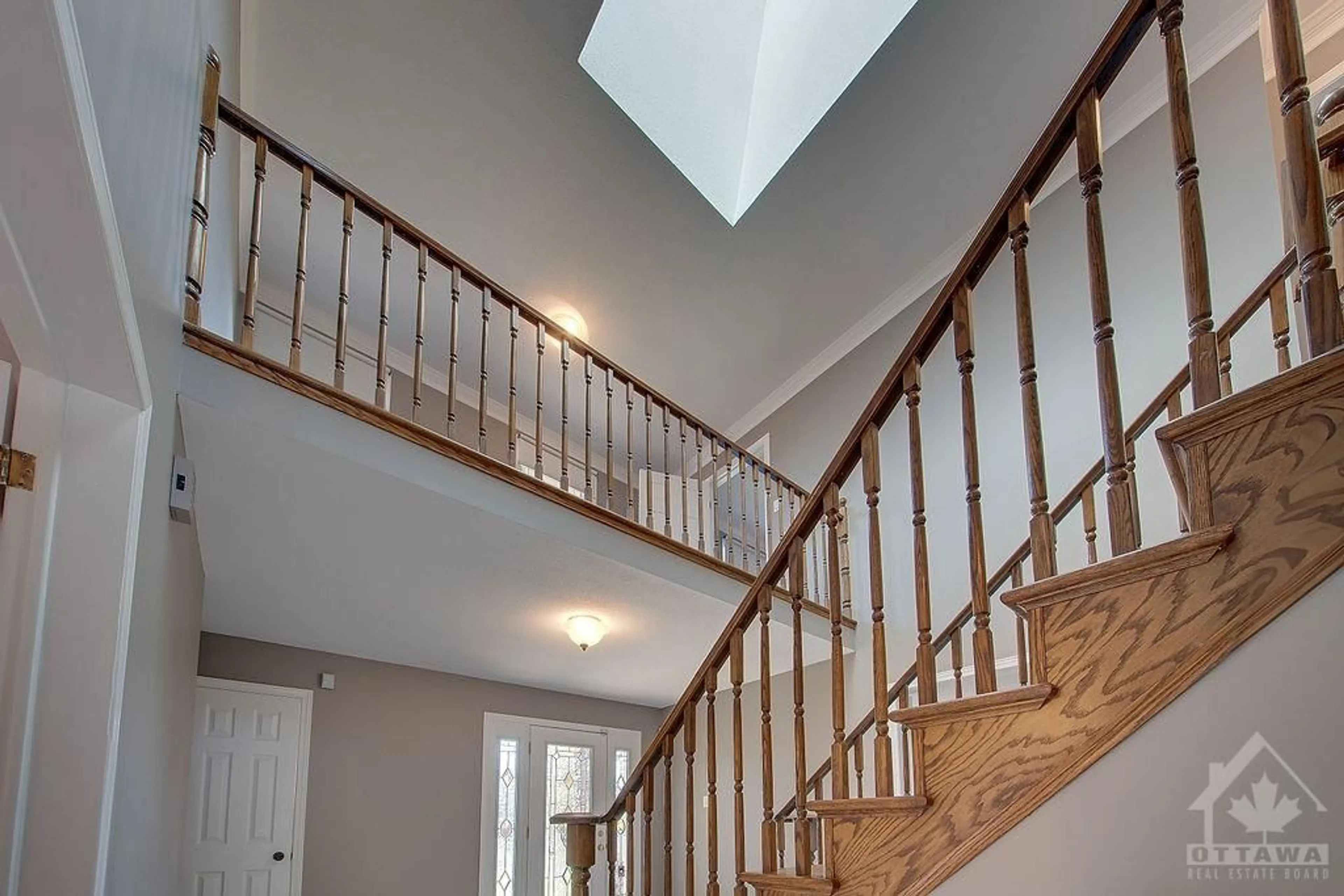 Stairs for 1410 BOURCIER Dr, Ottawa Ontario K1E 3K9