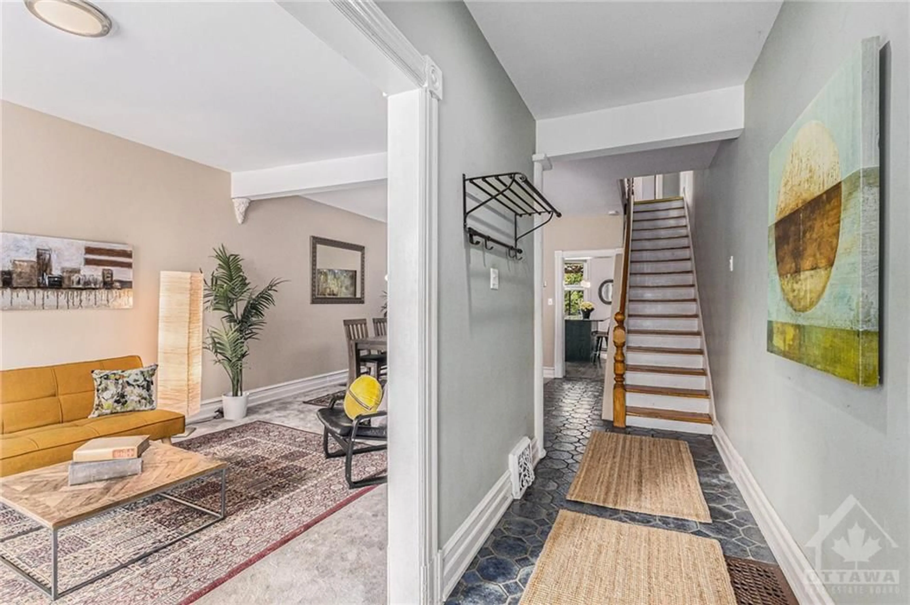 Indoor foyer, carpet floors for 203 ST PATRICK St, Ottawa Ontario K1N 5K2