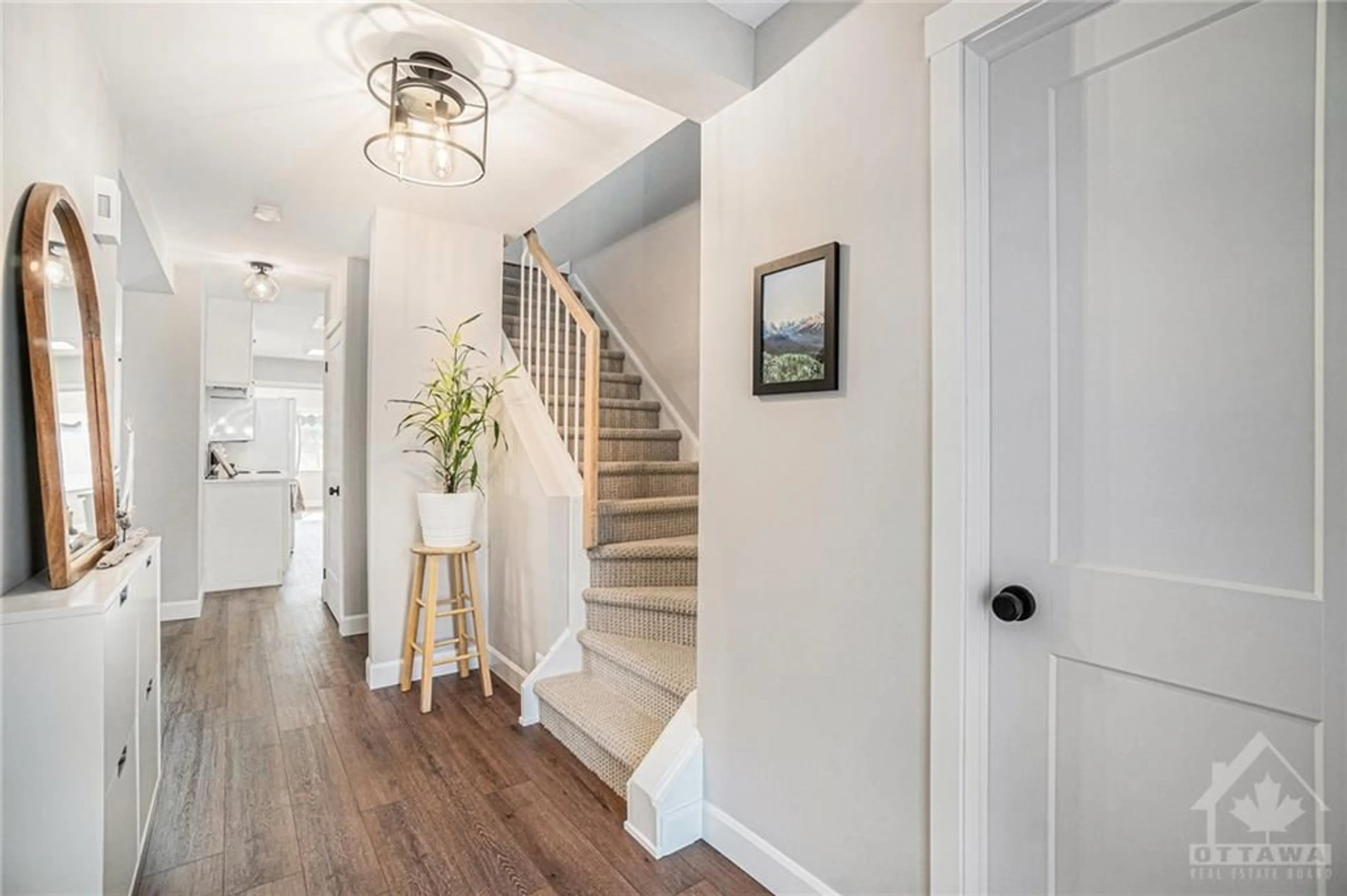 Indoor entryway, wood floors for 1656 TACHE Way, Ottawa Ontario K4A 2S2