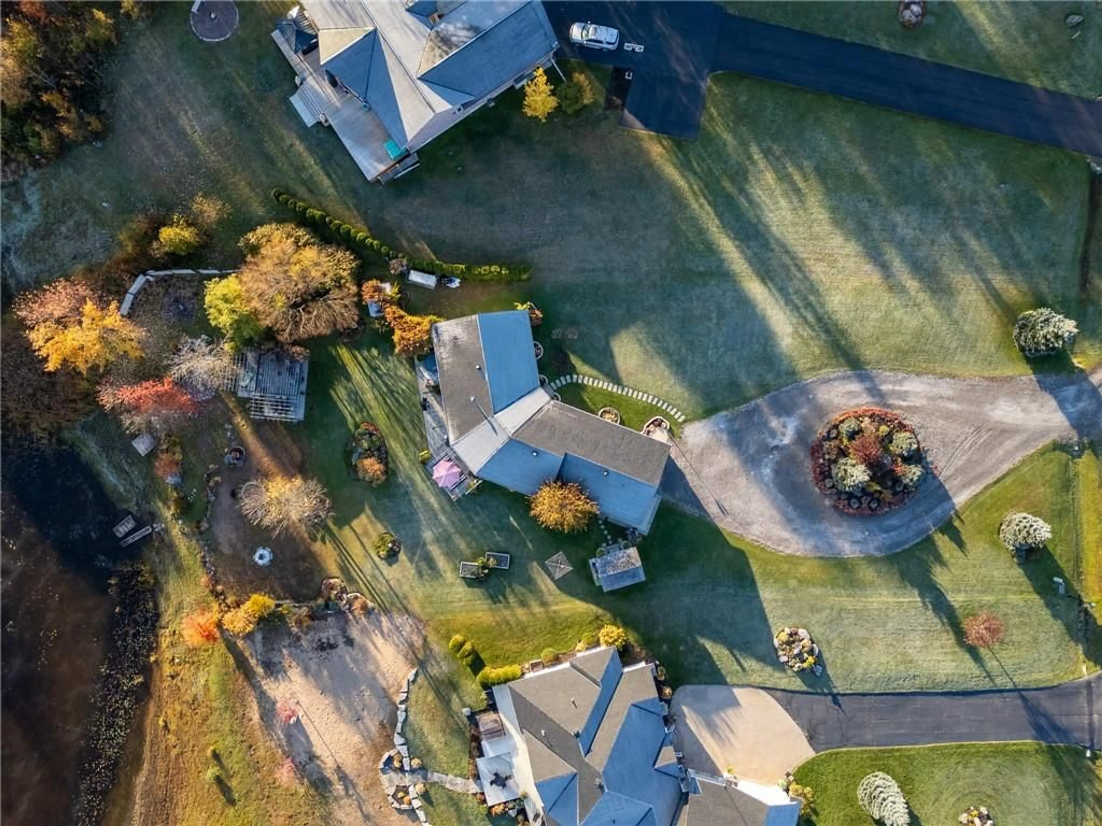 Frontside or backside of a home, the street view for 11 FAIRWAY Dr, Pembroke Ontario K8A 8N2