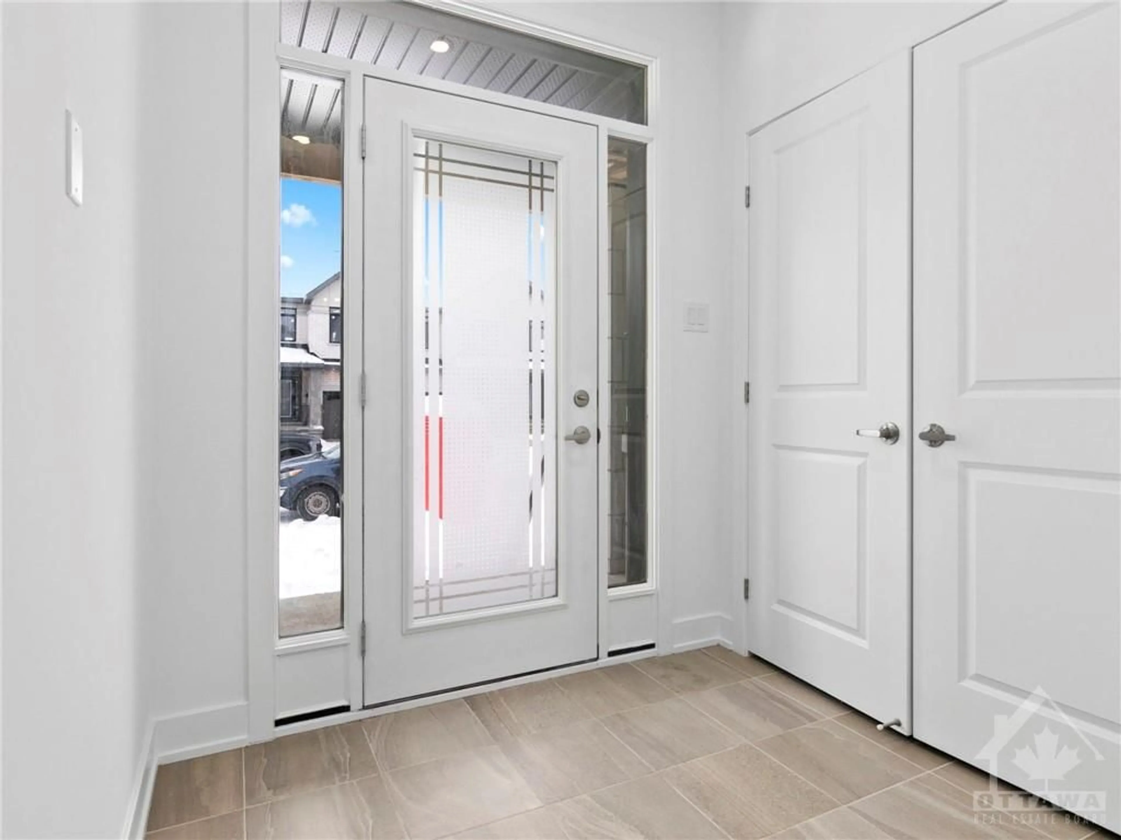 Indoor entryway, wood floors for 321 MAKOBE Lane, Ottawa Ontario K4M 0M1