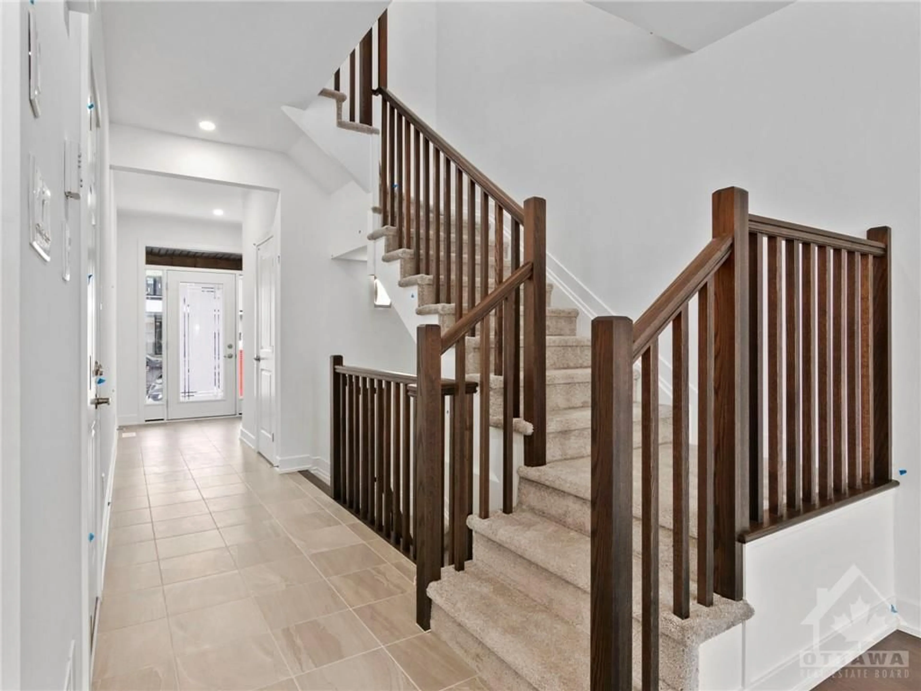 Stairs for 321 MAKOBE Lane, Ottawa Ontario K4M 0M1