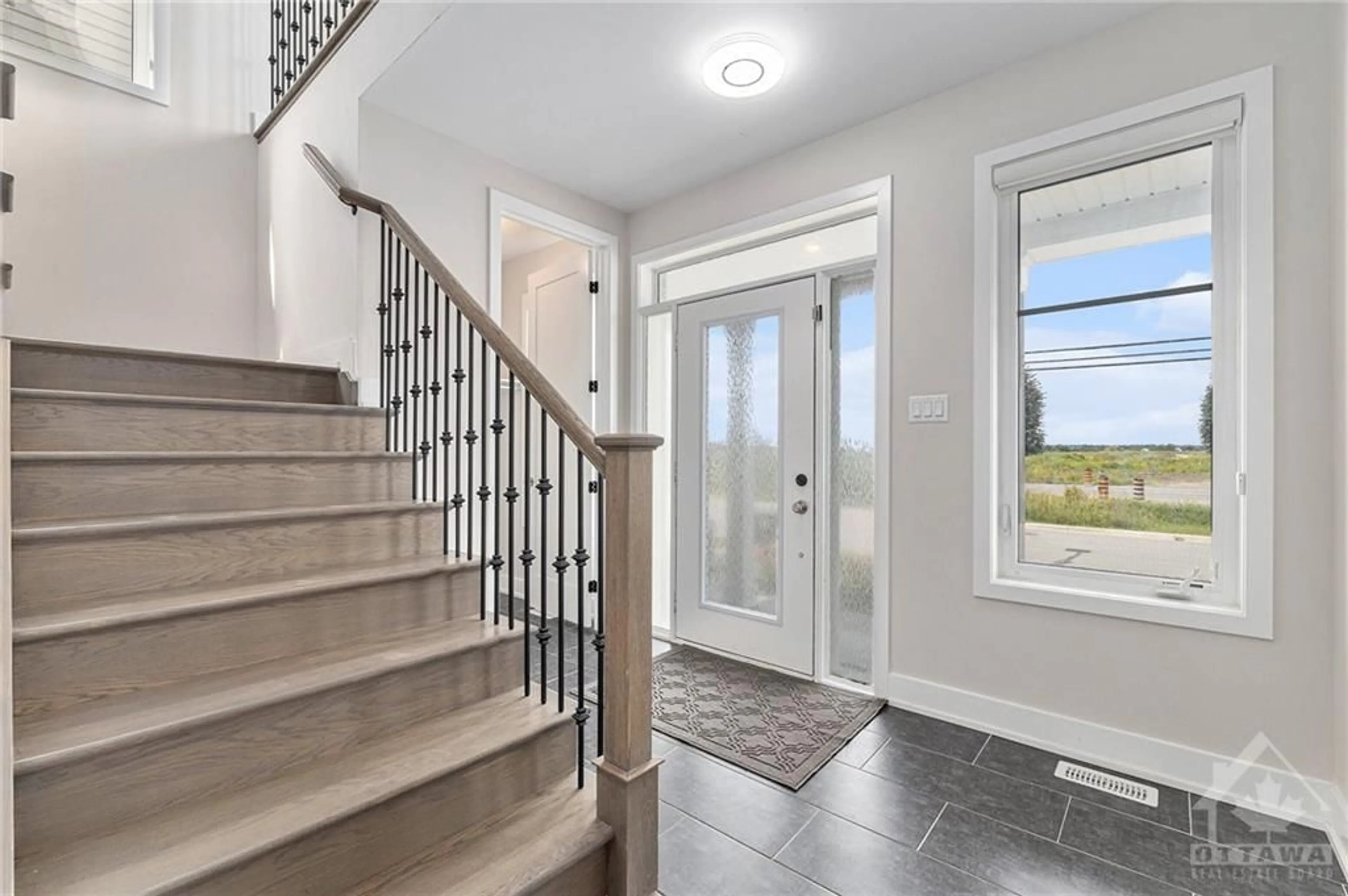 Indoor entryway, wood floors for 147 EQUITATION Cir, Ottawa Ontario K0A 2Z0