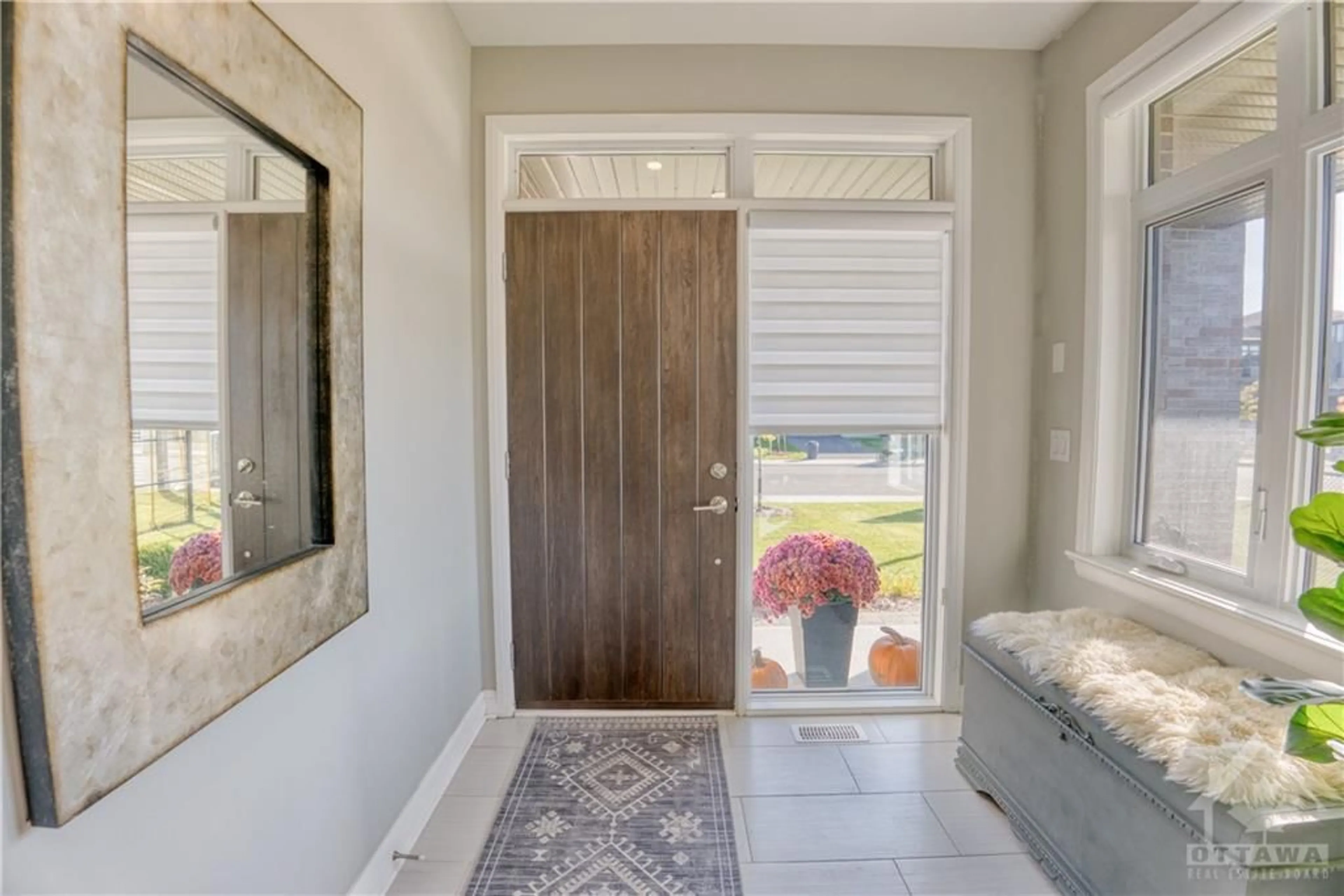 Indoor entryway, wood floors for 315 WIGWAS St, Ottawa Ontario K1K 5A1