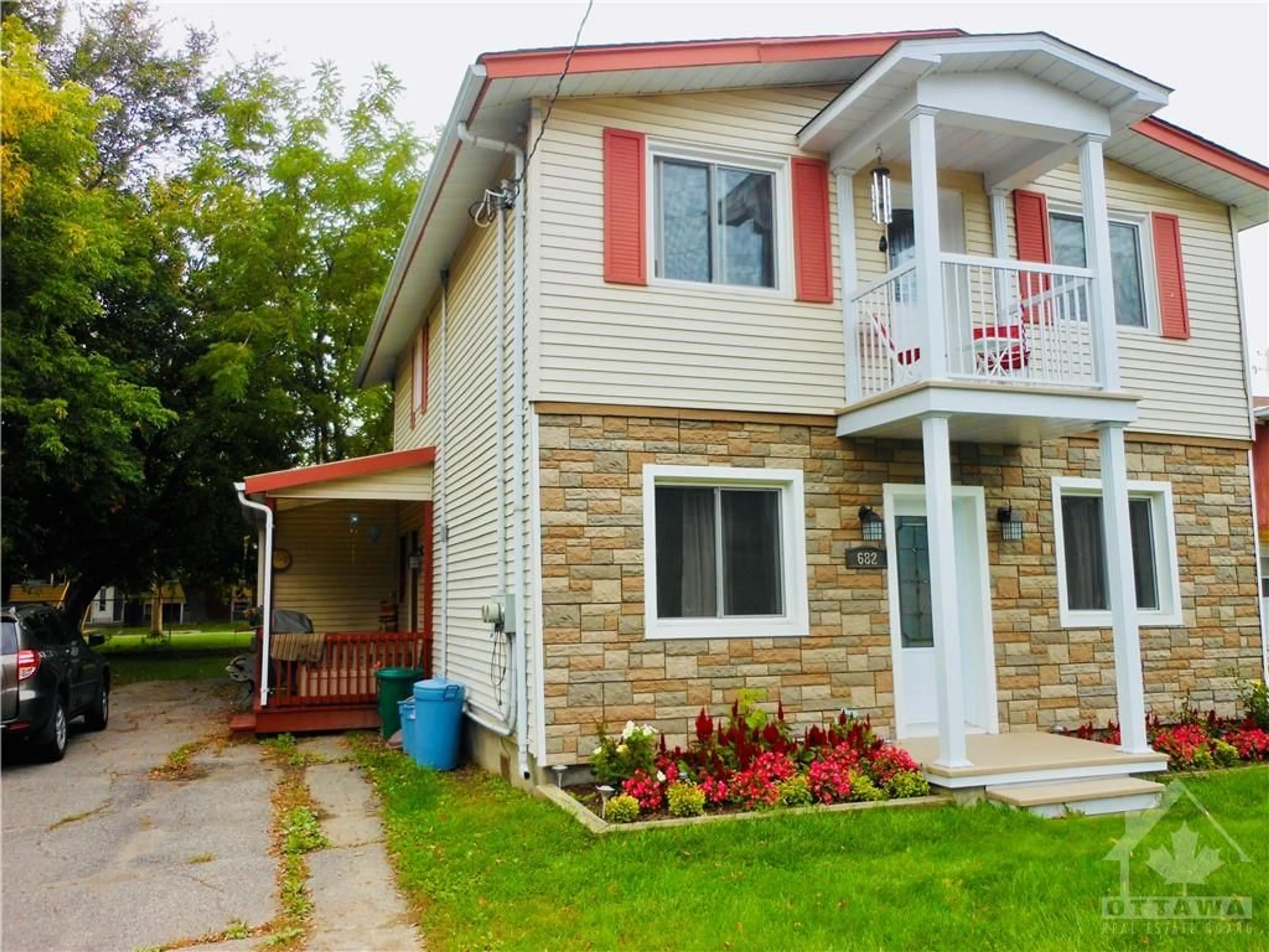 A pic from exterior of the house or condo, cottage for 682 DE L'EGLISE St, Ottawa Ontario K1K 3K3