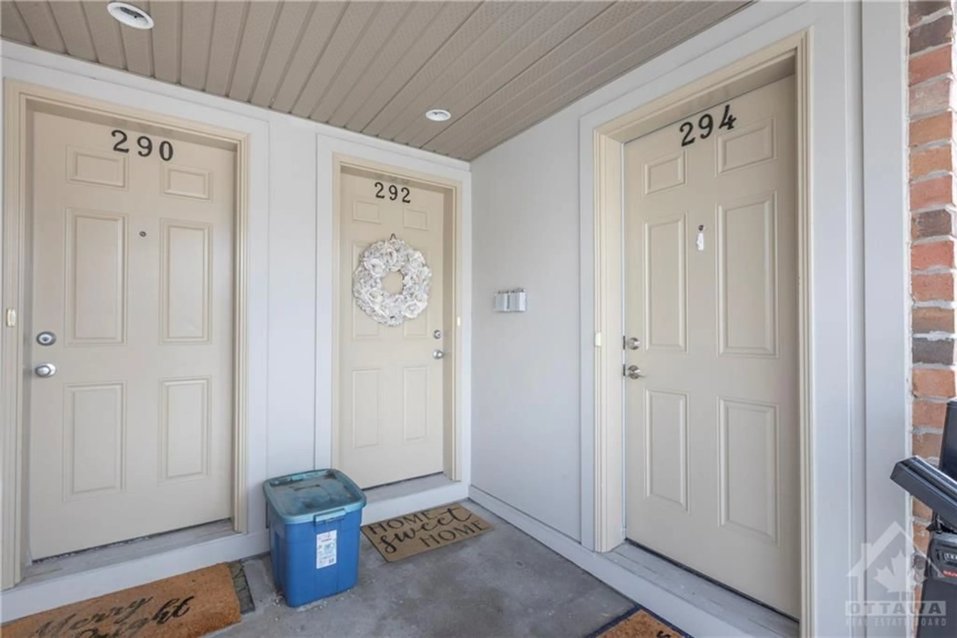 Indoor entryway, wood floors for 294 ESPIN Hts, Ottawa Ontario K2J 0Y8