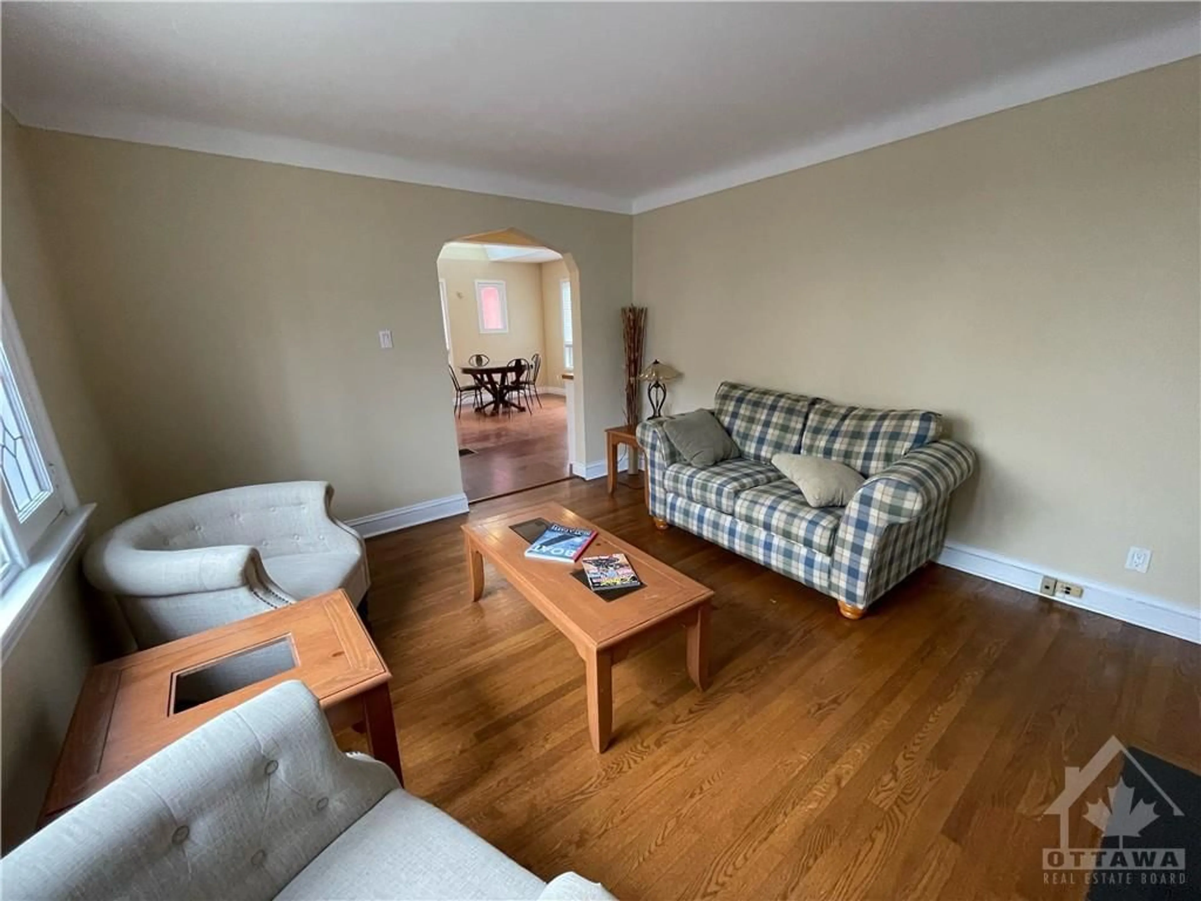 Living room, wood floors for 21 PERKINS St, Ottawa Ontario K1R 7G4