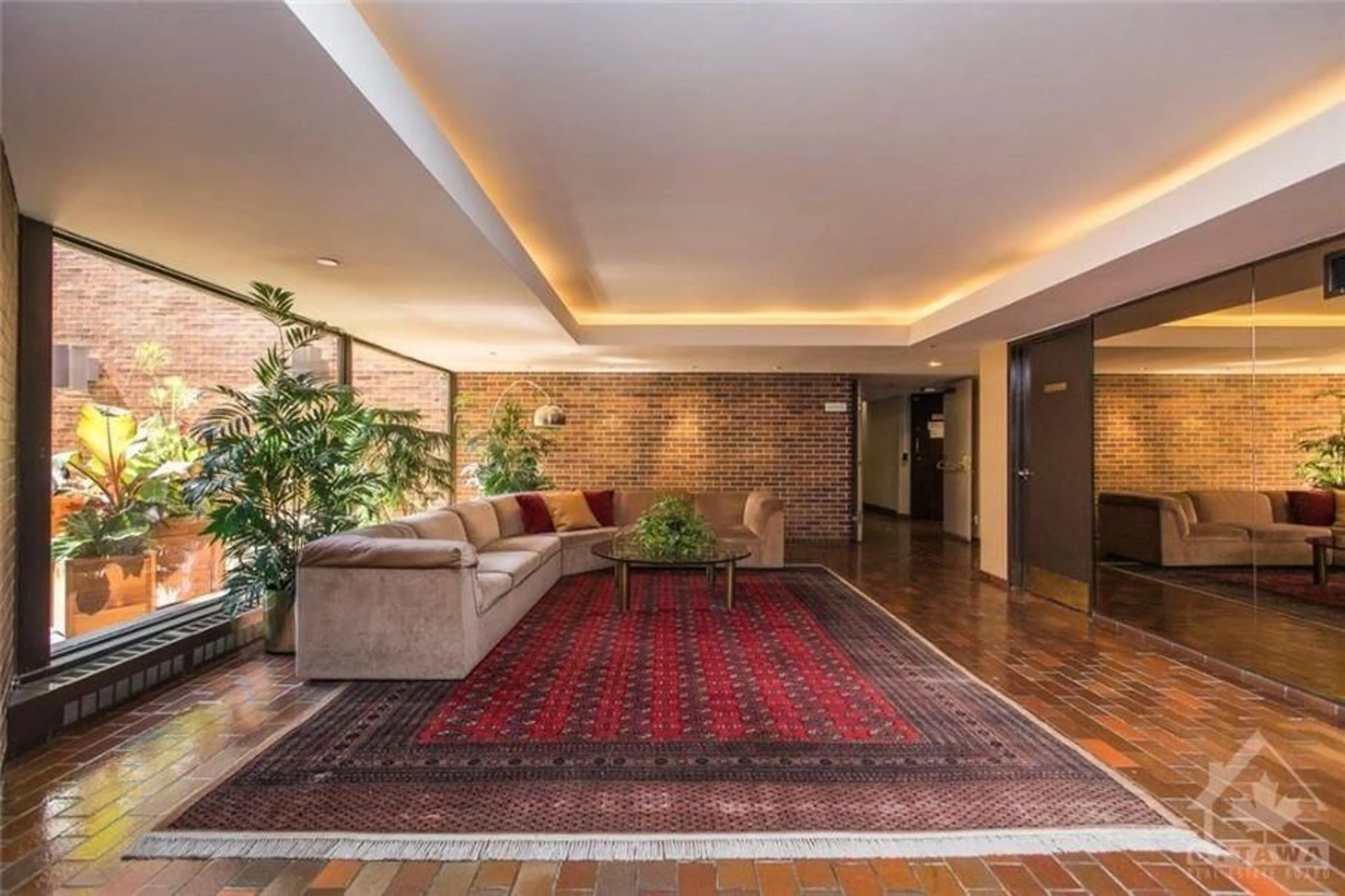 Indoor lobby, carpet floors for 151 BAY St #1203, Ottawa Ontario K1R 7T2