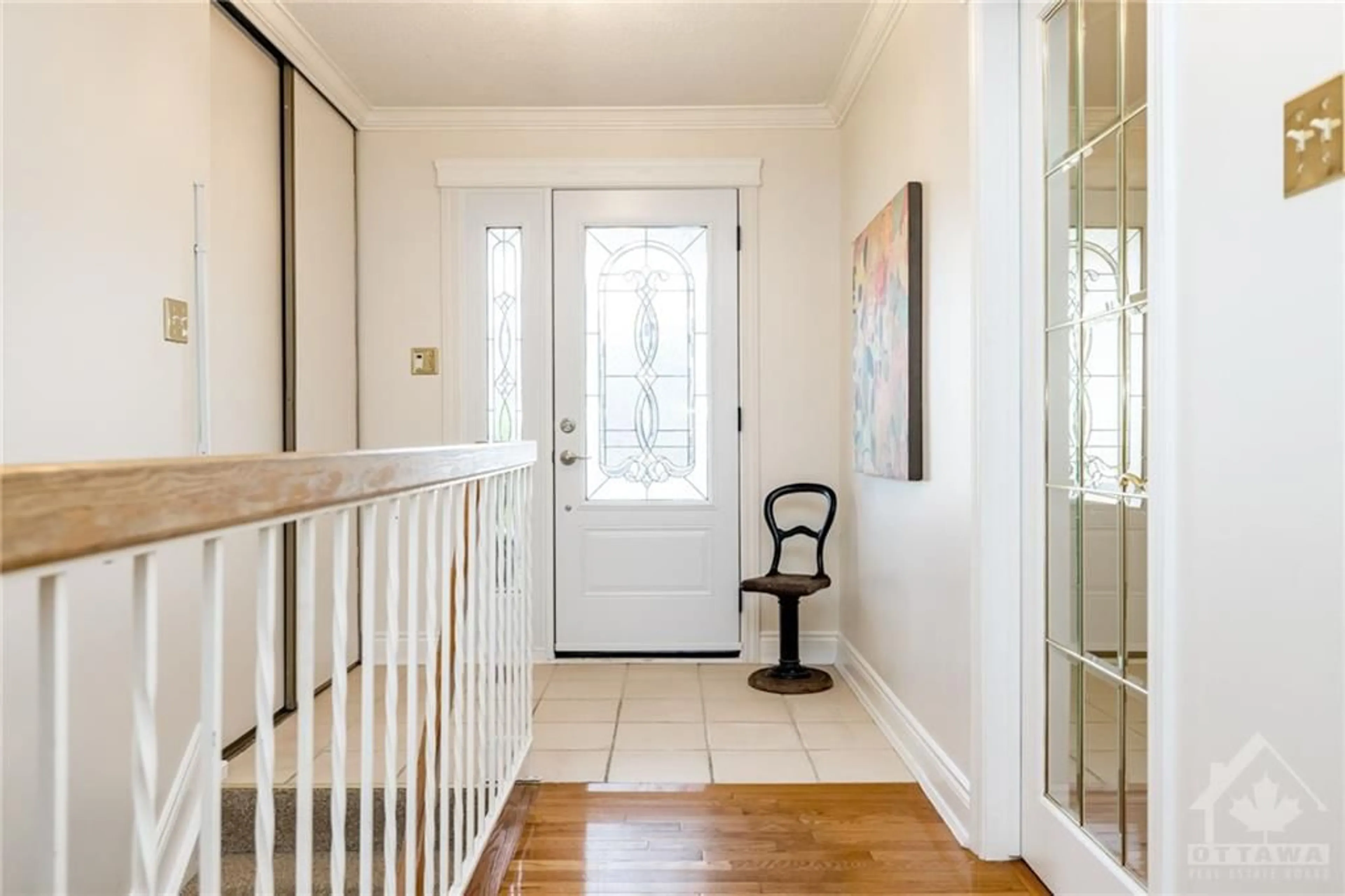 Indoor entryway, wood floors for 21 GLEN ABBEY Cres, Ottawa Ontario K2S 1R6