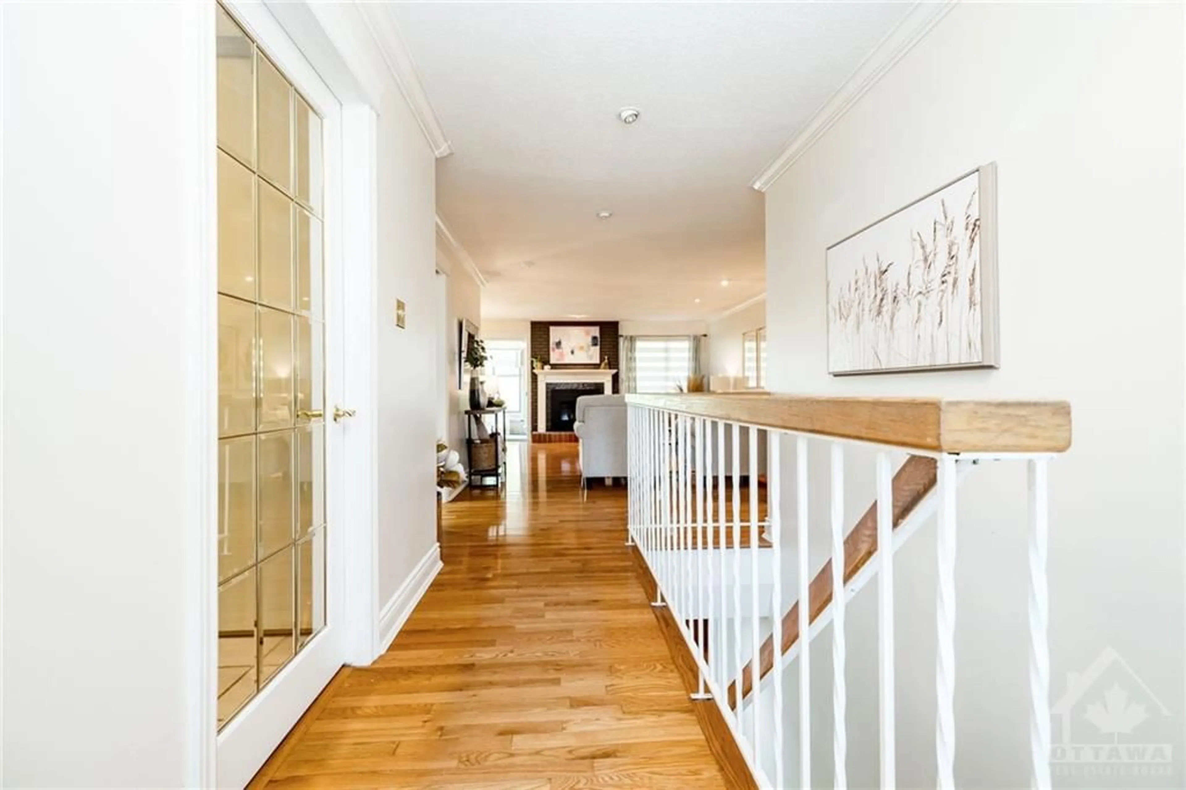 Indoor foyer, wood floors for 21 GLEN ABBEY Cres, Ottawa Ontario K2S 1R6