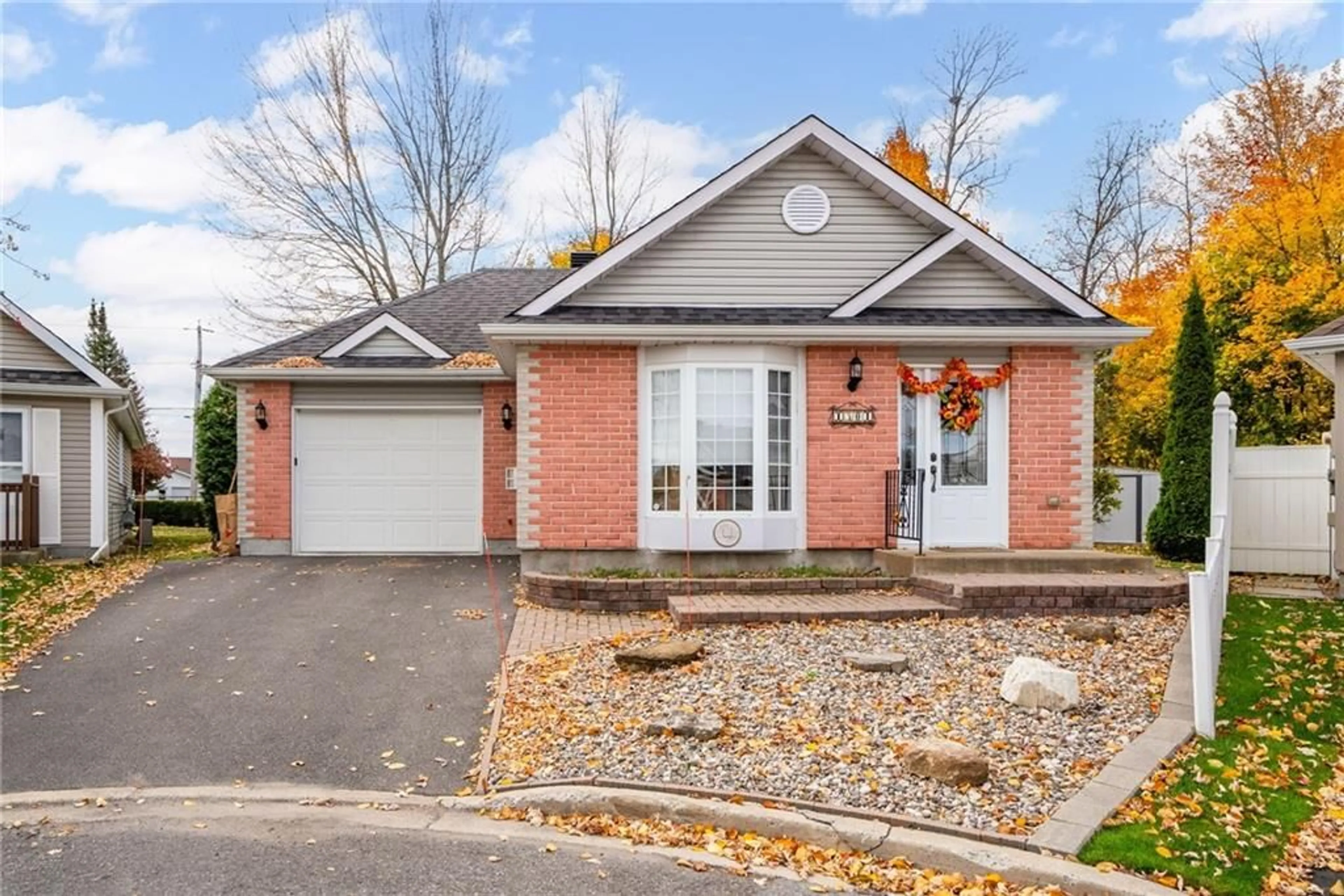 Home with brick exterior material for 1501 FRANK Crt, Cornwall Ontario K6H 7N7