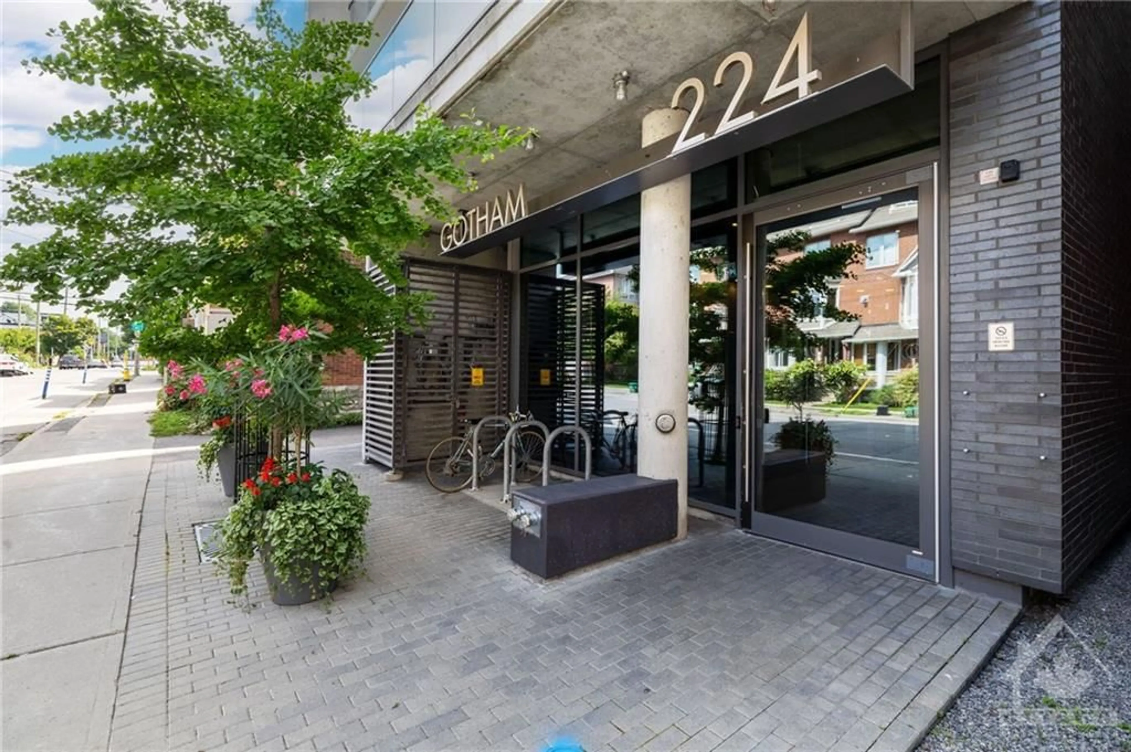 Indoor foyer for 224 LYON St #1507, Ottawa Ontario K1R 0C1