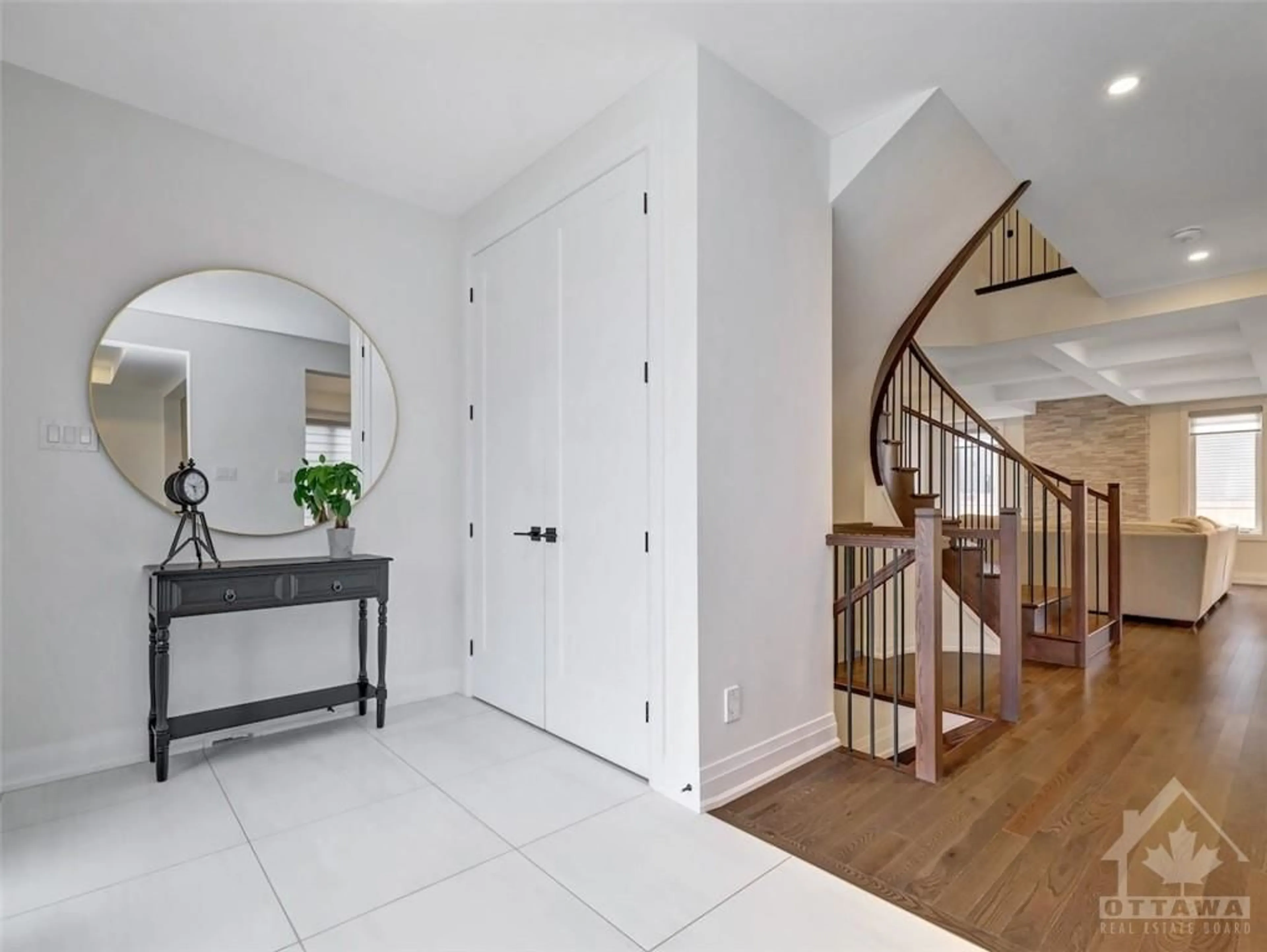 Indoor entryway, wood floors for 37 JETTY Dr, Manotick Ontario K4M 0N1