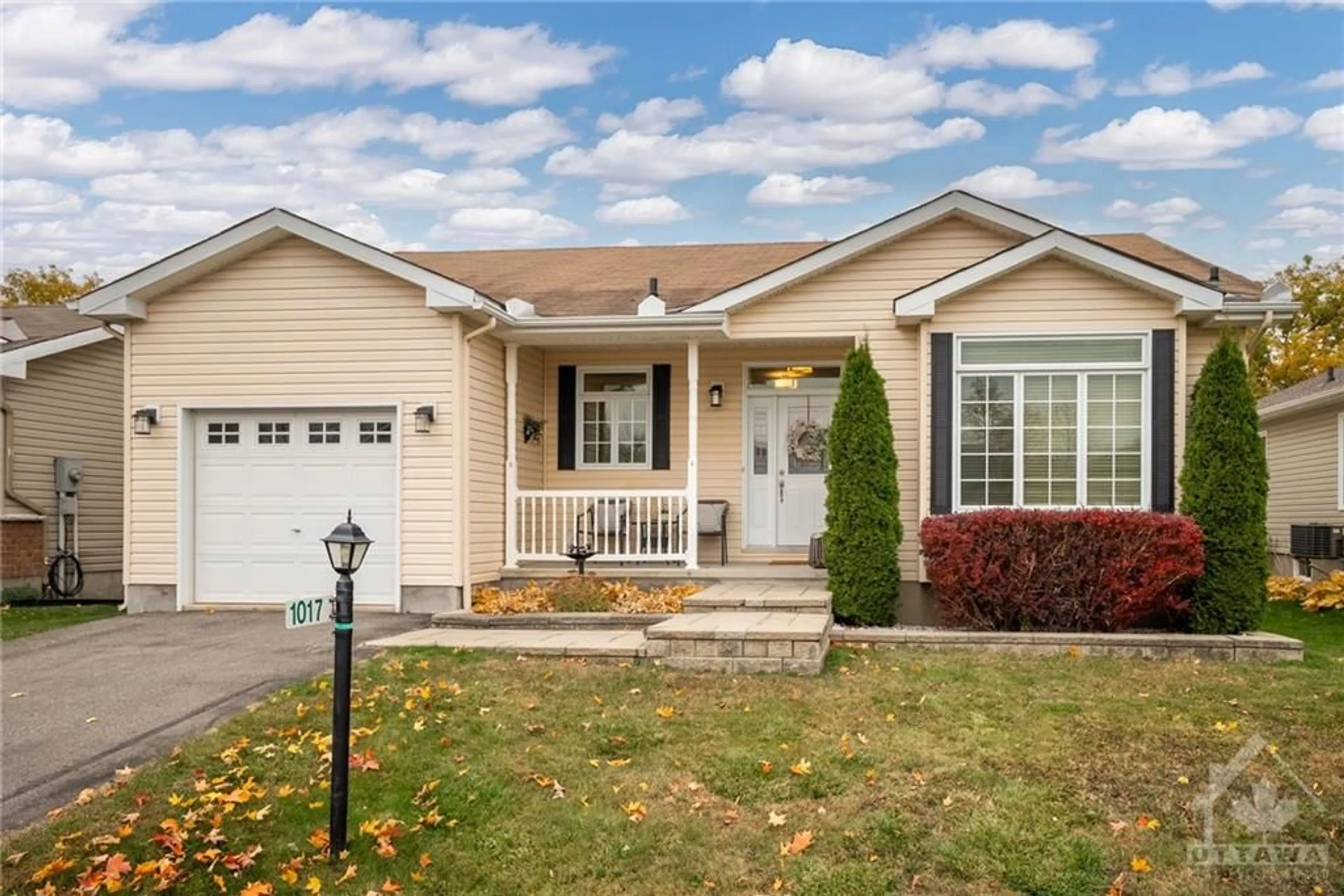Home with vinyl exterior material for 1017 ADA BARRINGTON Pvt, Ottawa Ontario K4P 0A7