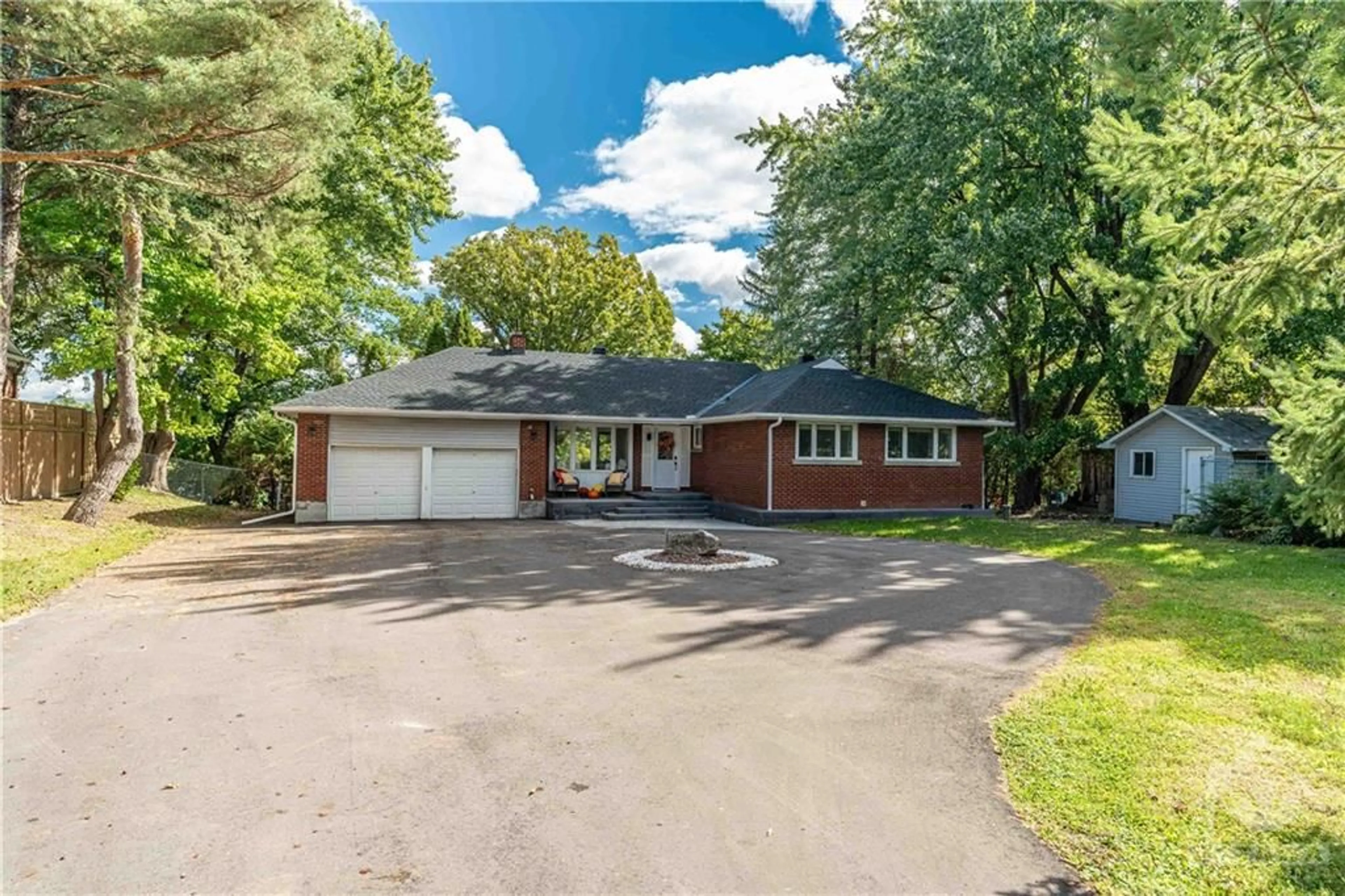 Frontside or backside of a home, cottage for 3027 PRINCE OF WALES Dr, Ottawa Ontario K2C 3H1