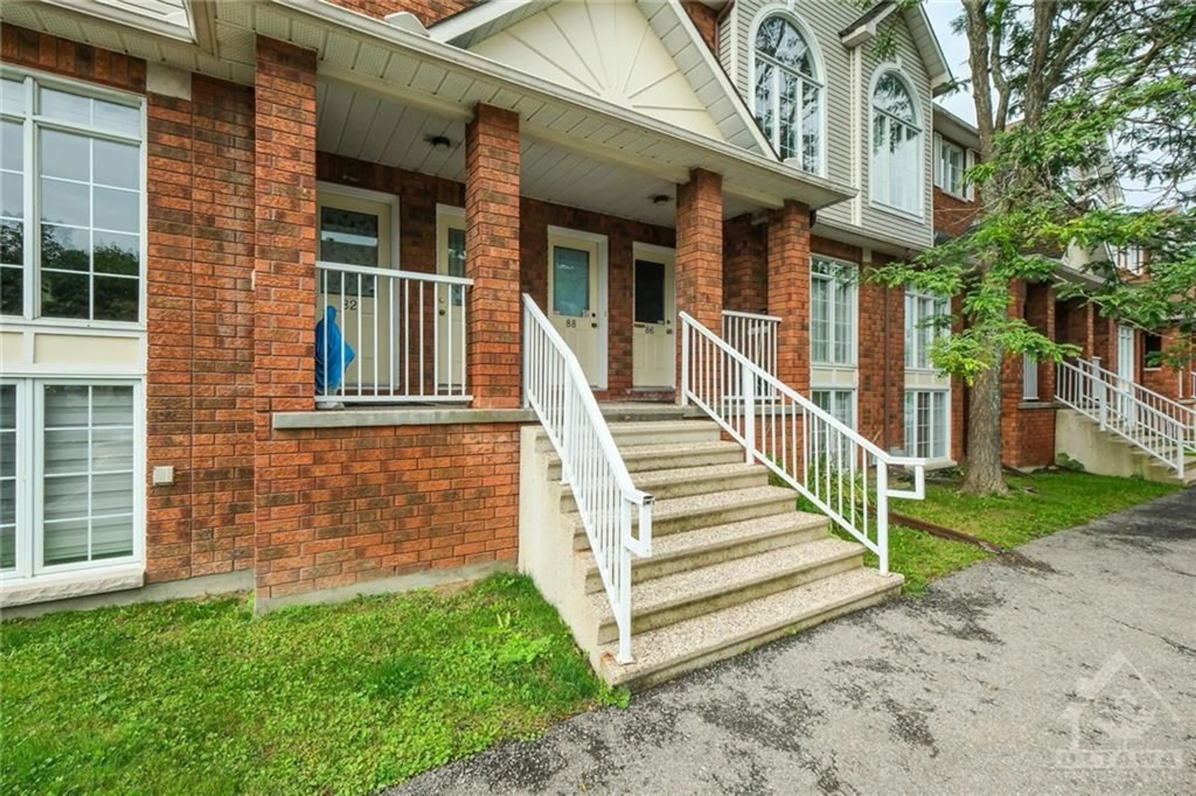 A pic from exterior of the house or condo, cottage for 84 BRISTON Pvt, Ottawa Ontario K1G 5P6