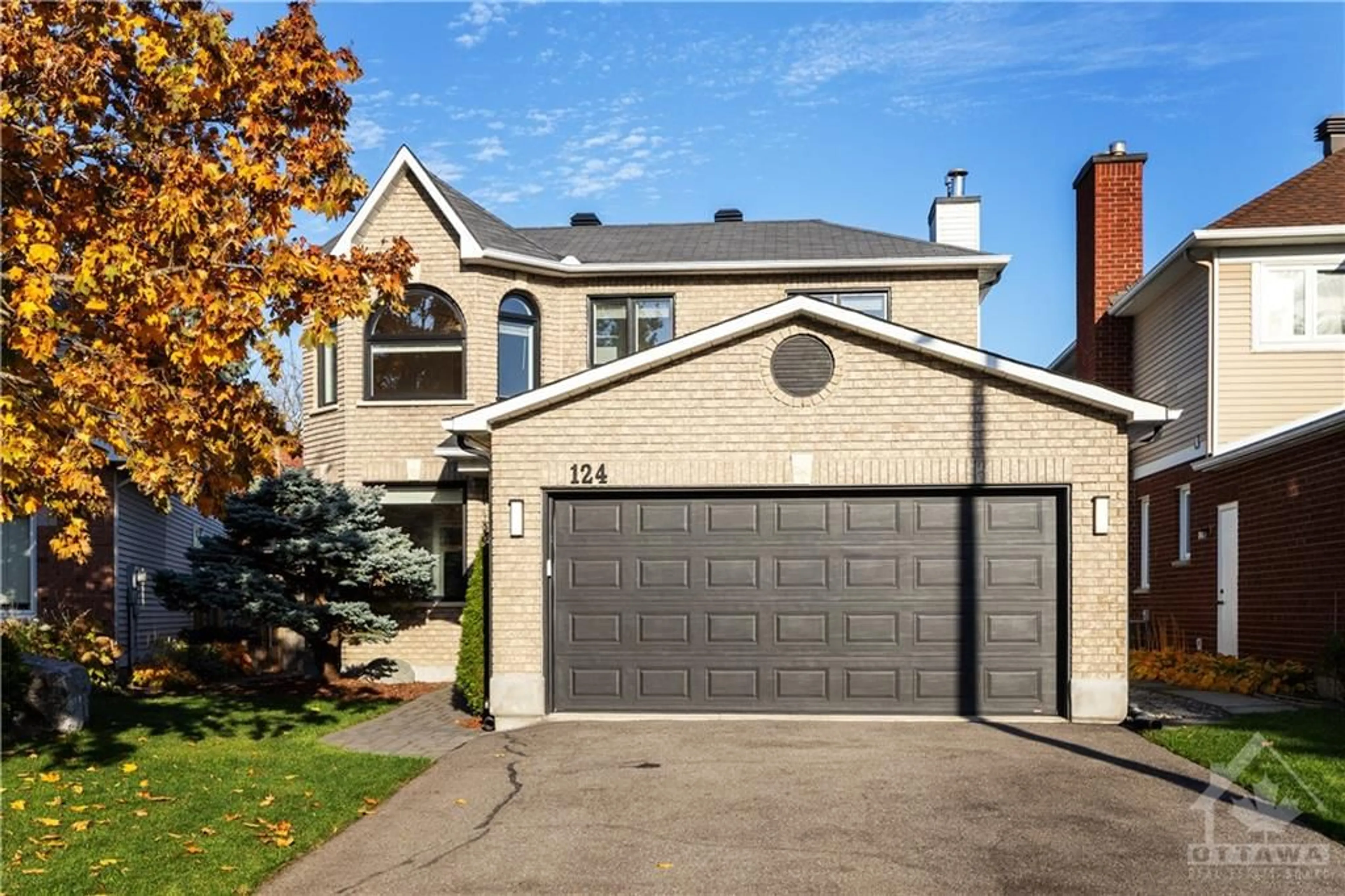 Frontside or backside of a home, cottage for 124 SAI Cres, Ottawa Ontario K1G 5P1