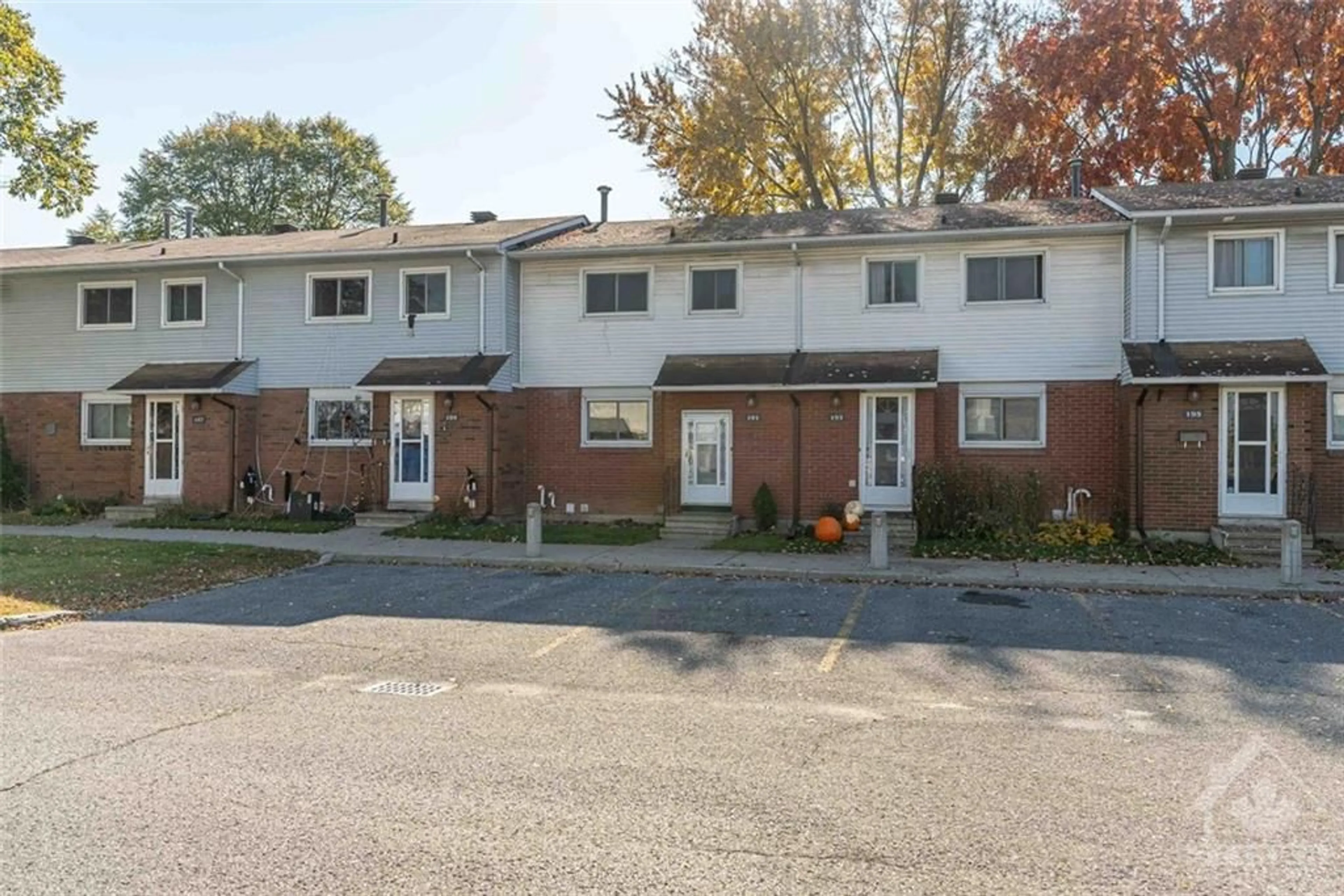 A pic from exterior of the house or condo, the street view for 1045 MORRISON Dr #191, Ottawa Ontario K2H 7L2