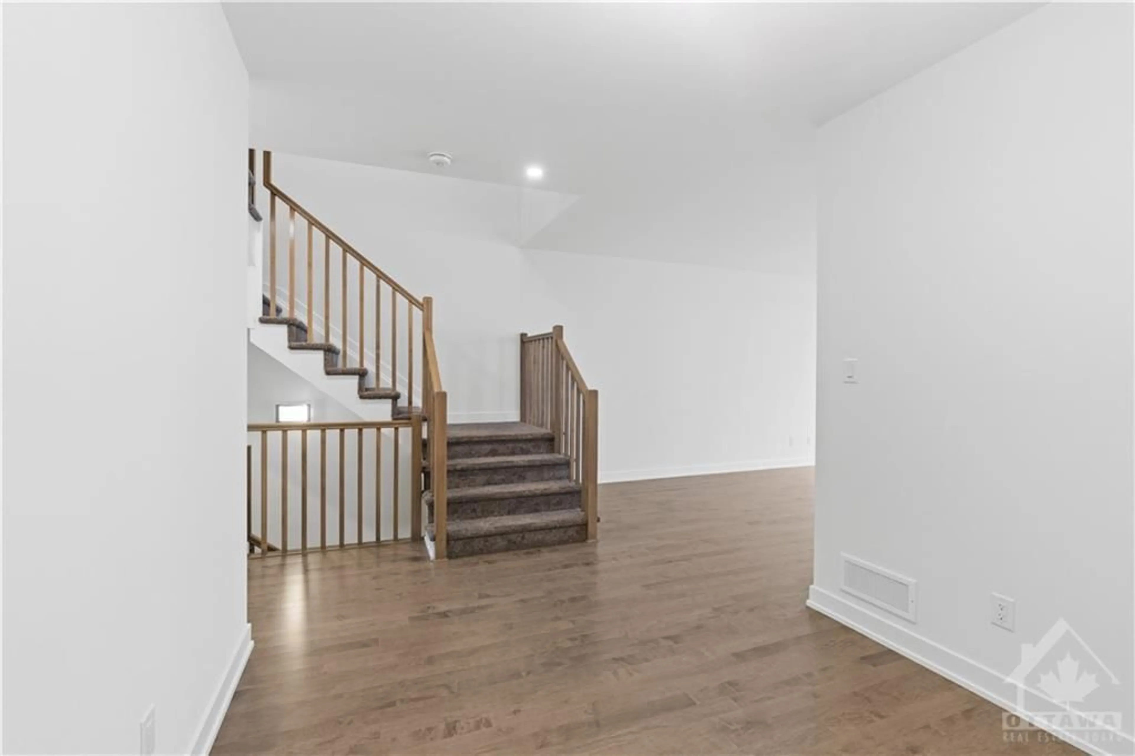 Indoor foyer, wood floors for 519 CORRETTO Pl, Ottawa Ontario K2J 6Z1