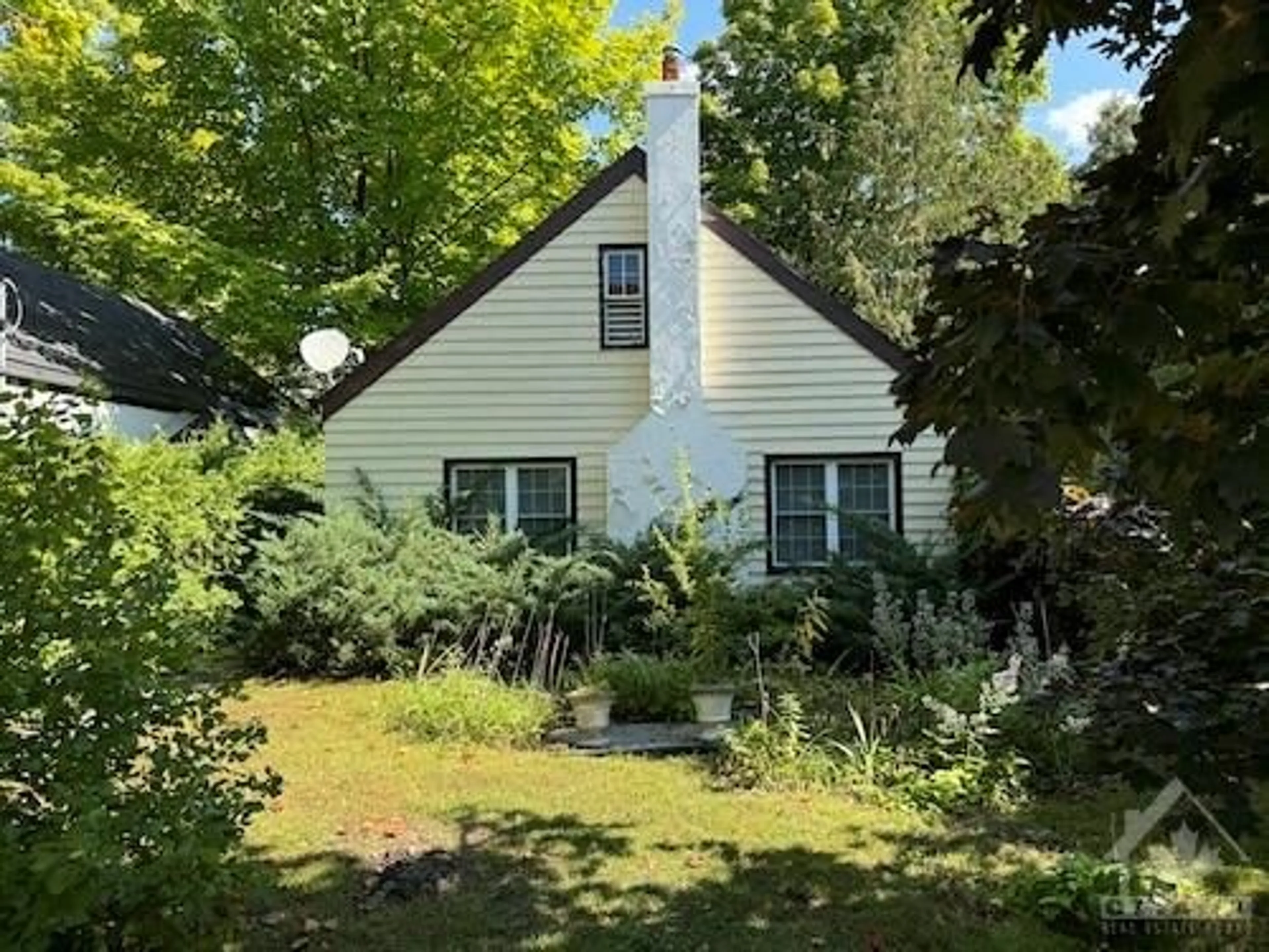 Frontside or backside of a home, cottage for 38 ACACIA Ave, Ottawa Ontario K1M 0P4