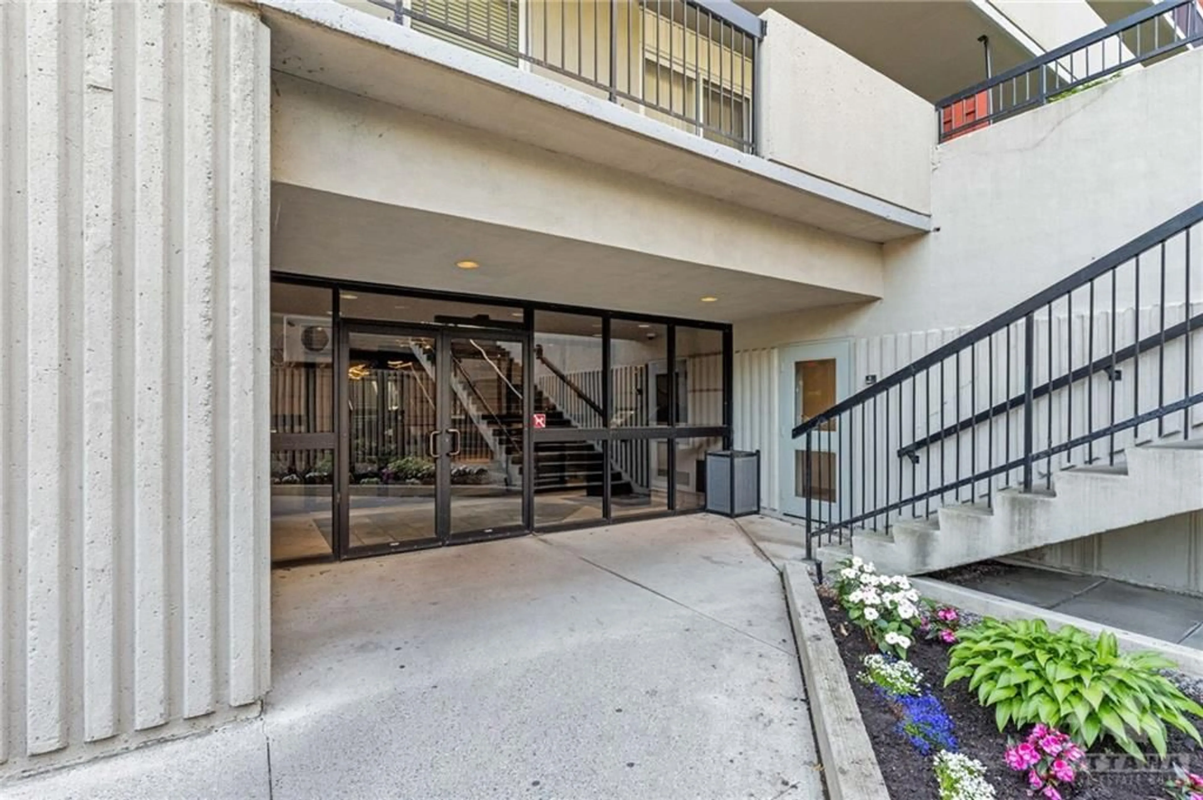 Indoor foyer, cement floor for 158 C MCARTHUR Ave #207, Ottawa Ontario K1L 8E7