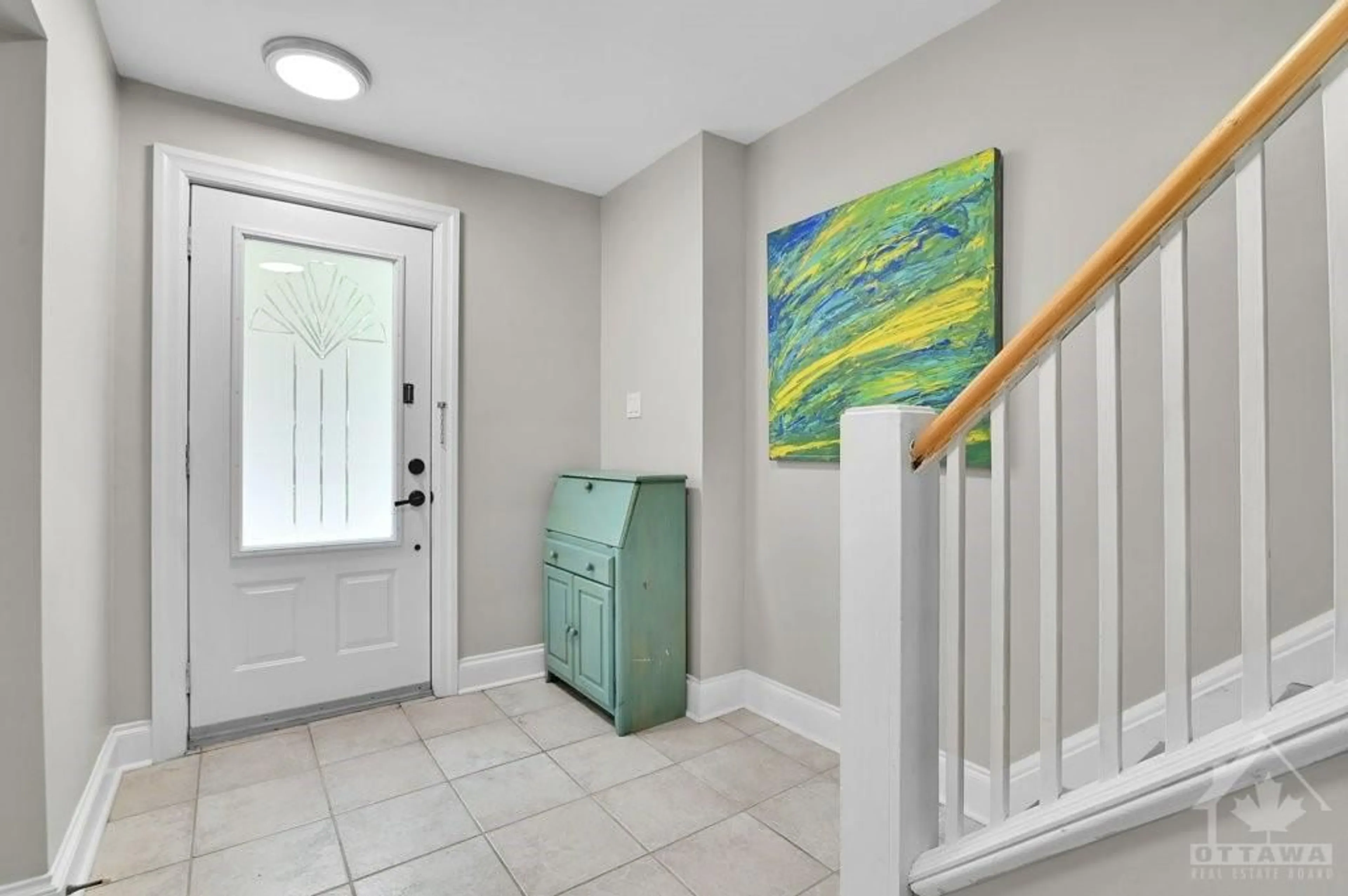 Indoor entryway, wood floors for 53 BULLOCK Ave, Ottawa Ontario K1S 1G9