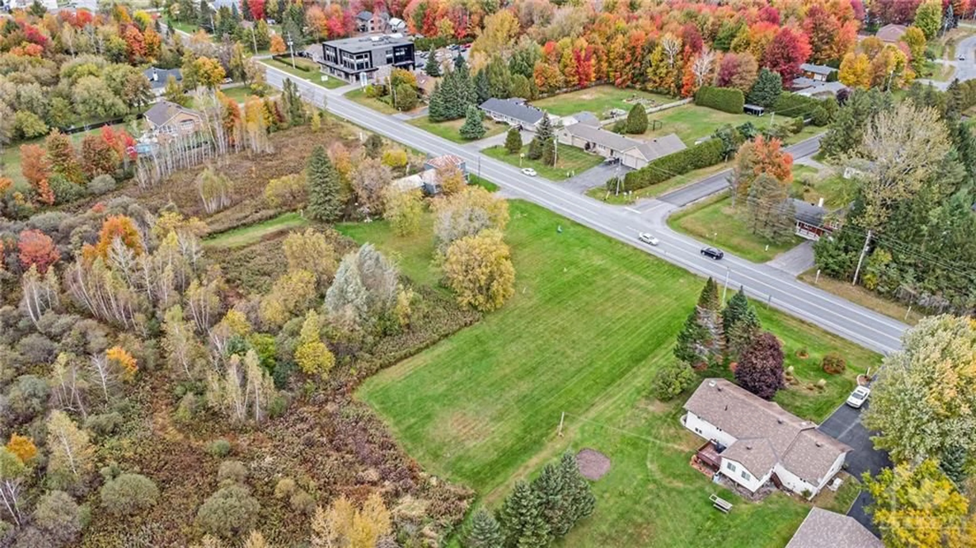 A pic from exterior of the house or condo, the street view for 620 LIMOGES Rd, Limoges Ontario K0A 2M0