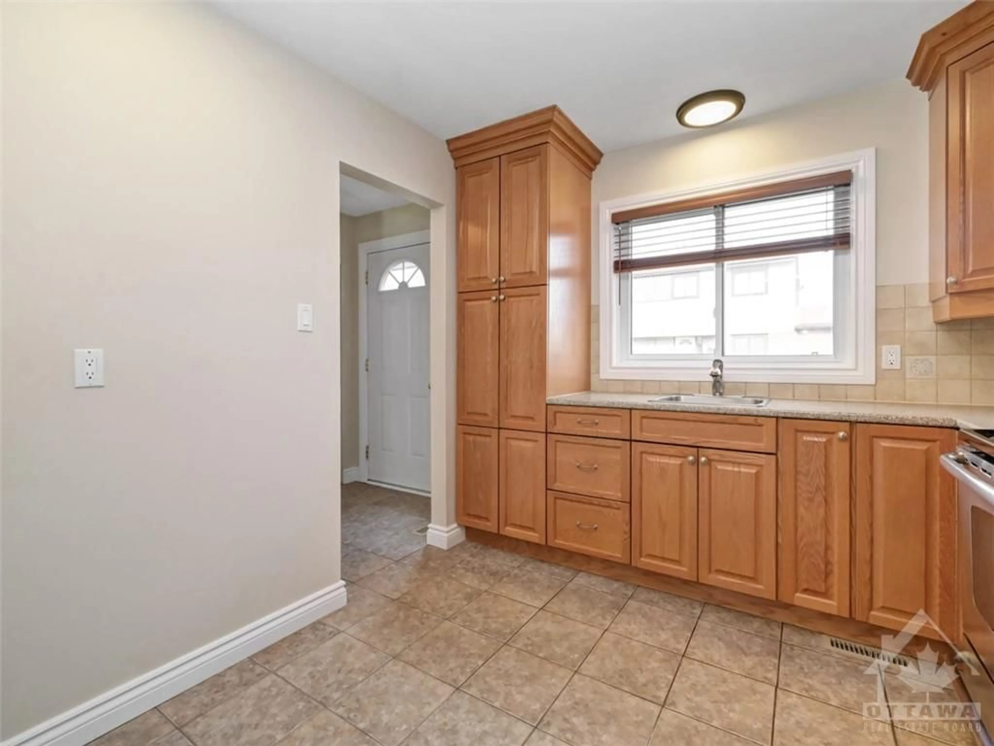 Standard kitchen, wood floors, cottage for 15 FOXHILL Way #A, Ottawa Ontario K2J 1P3