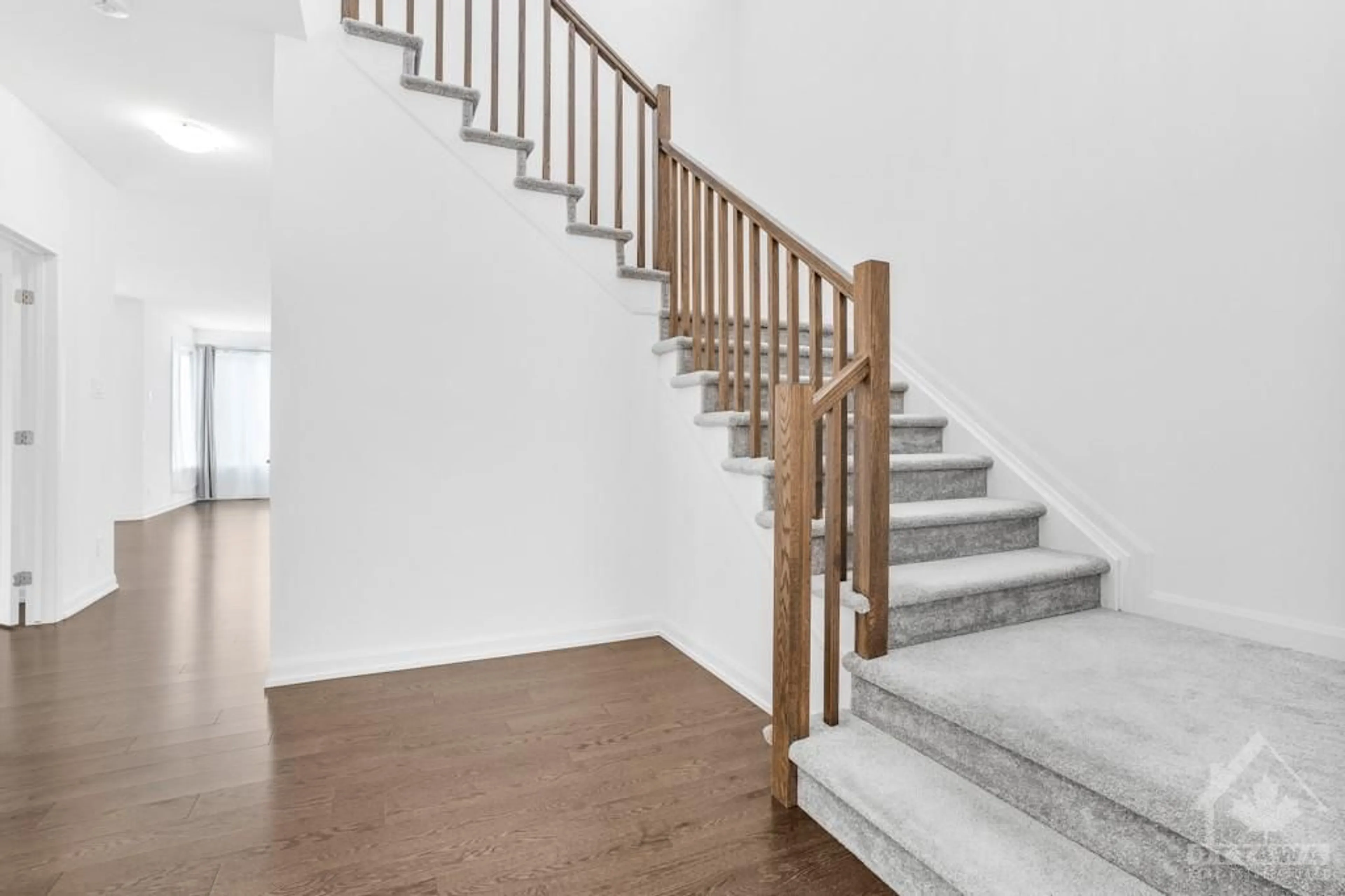 Stairs for 379 STERLING Ave, Rockland Ontario K4K 0L4