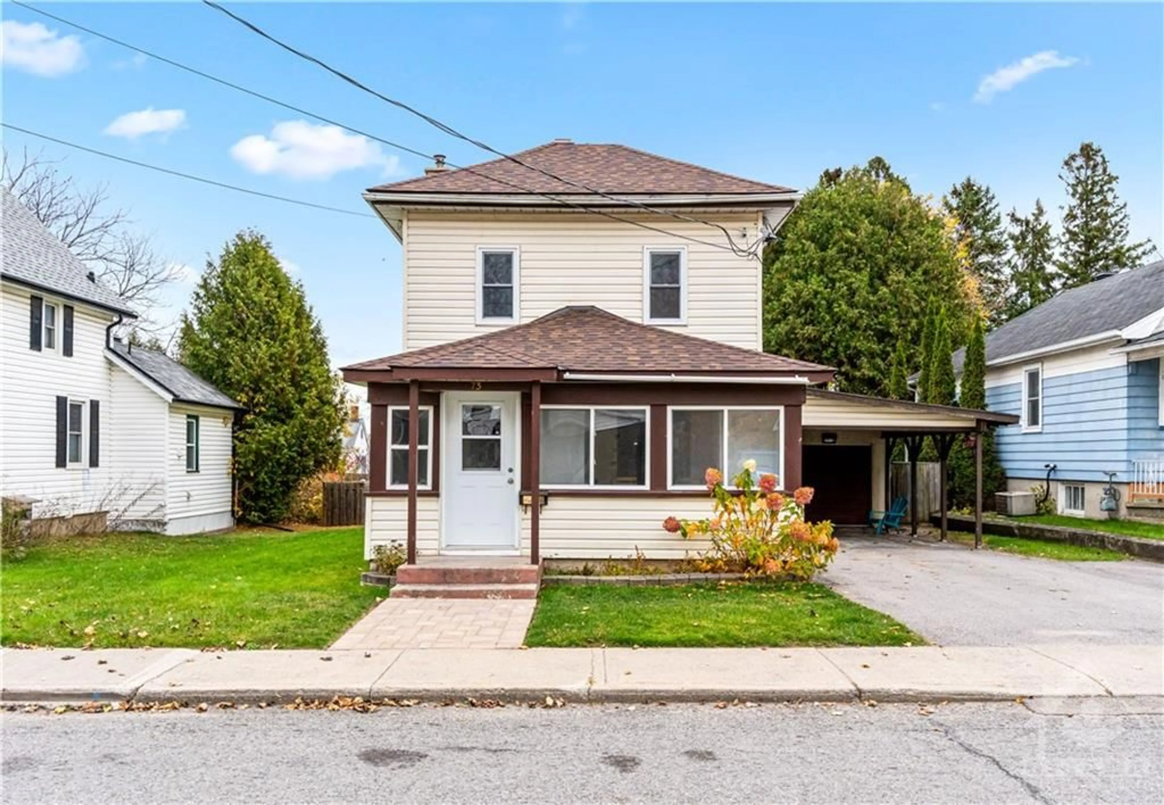 Frontside or backside of a home, cottage for 73 ABERDEEN Ave, Smiths Falls Ontario K7A 4N9