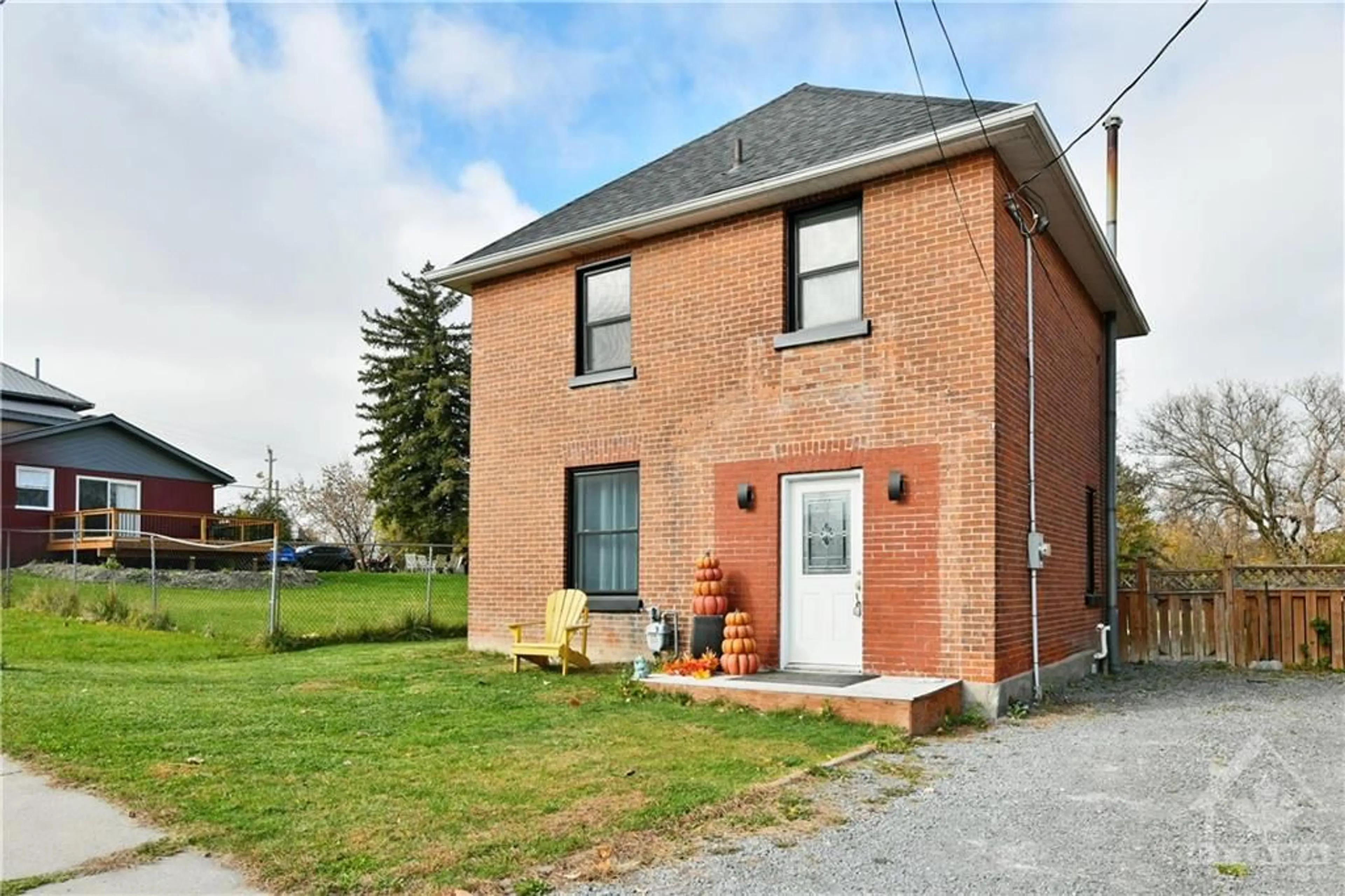 Home with brick exterior material for 115 DIVISION St, Arnprior Ontario K2E 7Z4