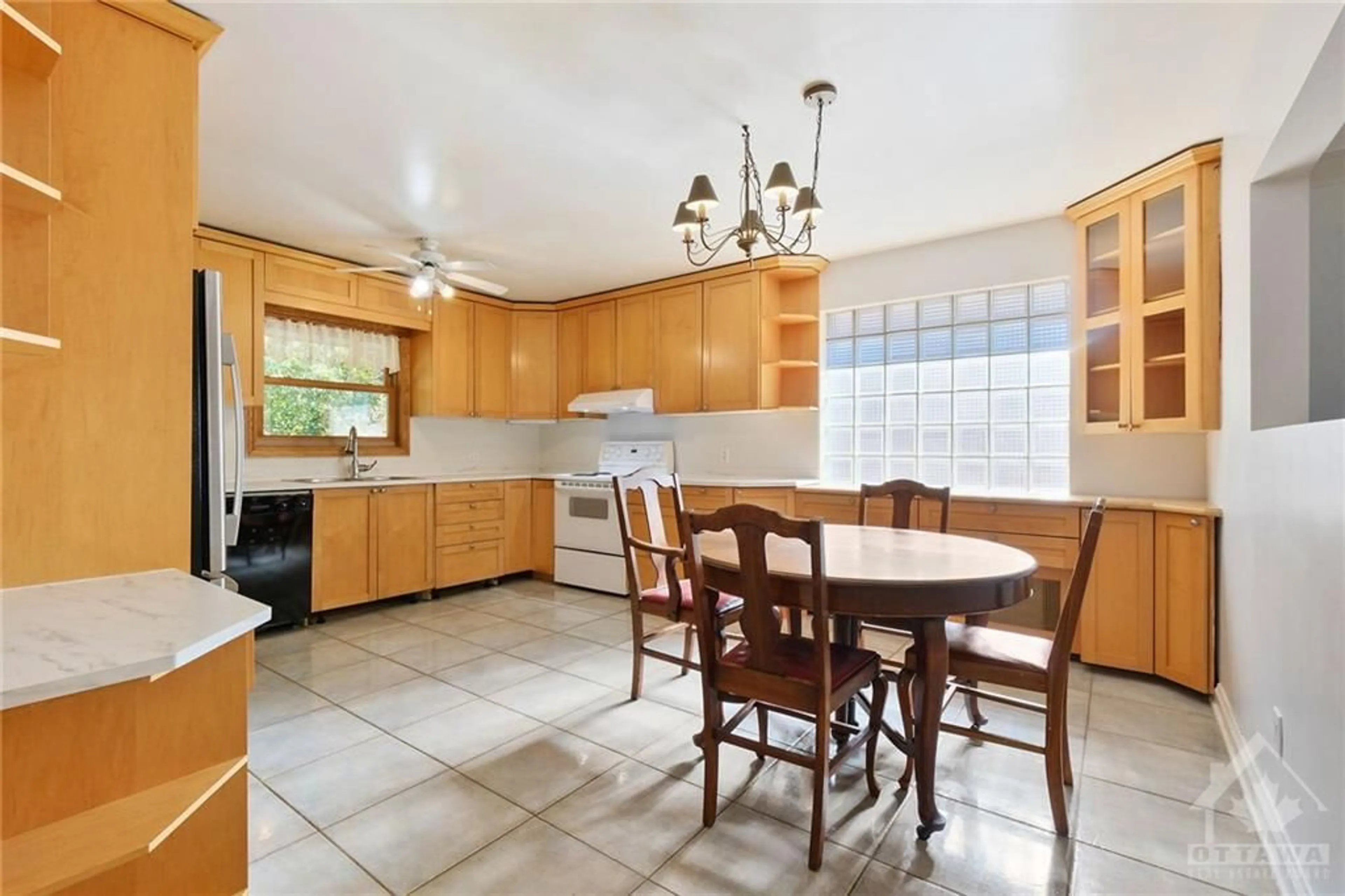 Standard kitchen, wood floors, cottage for 181 NORTHWESTERN Ave, Ottawa Ontario K1Y 0M1