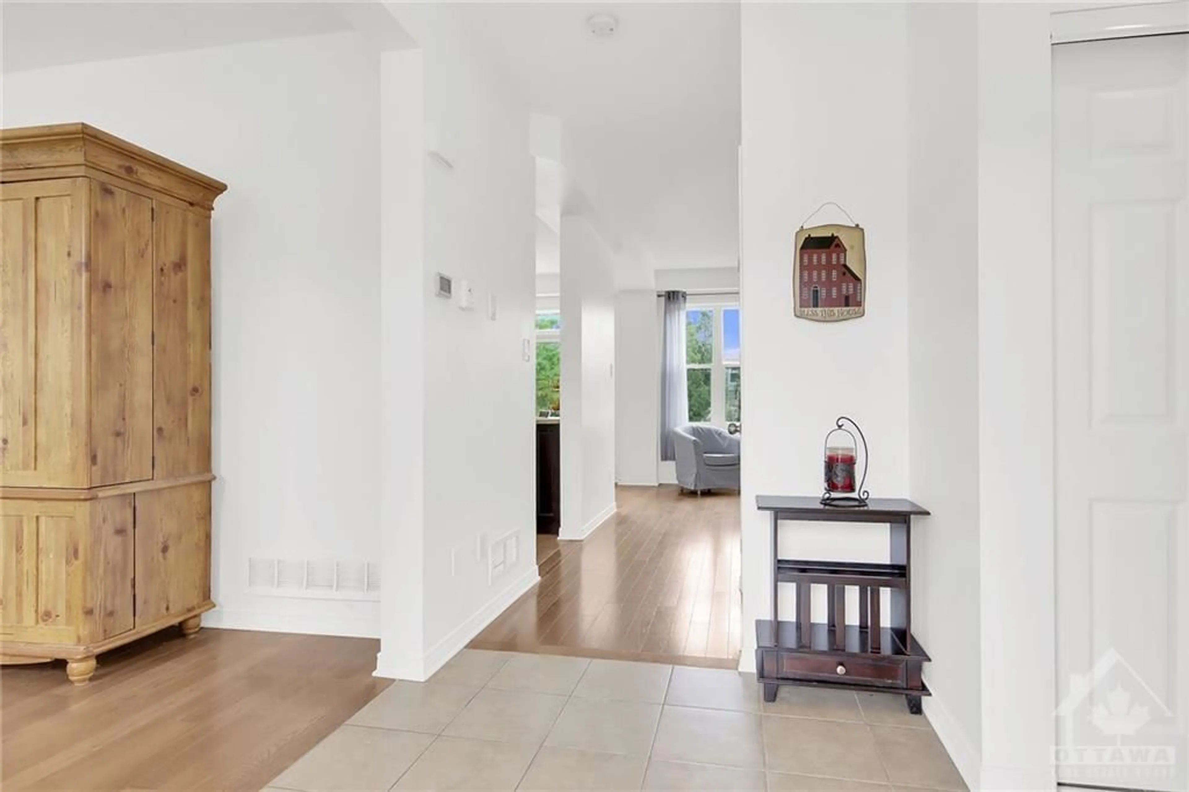 Indoor entryway, wood floors for 24 WHITE TAIL Dr, Almonte Ontario K0A 1A0